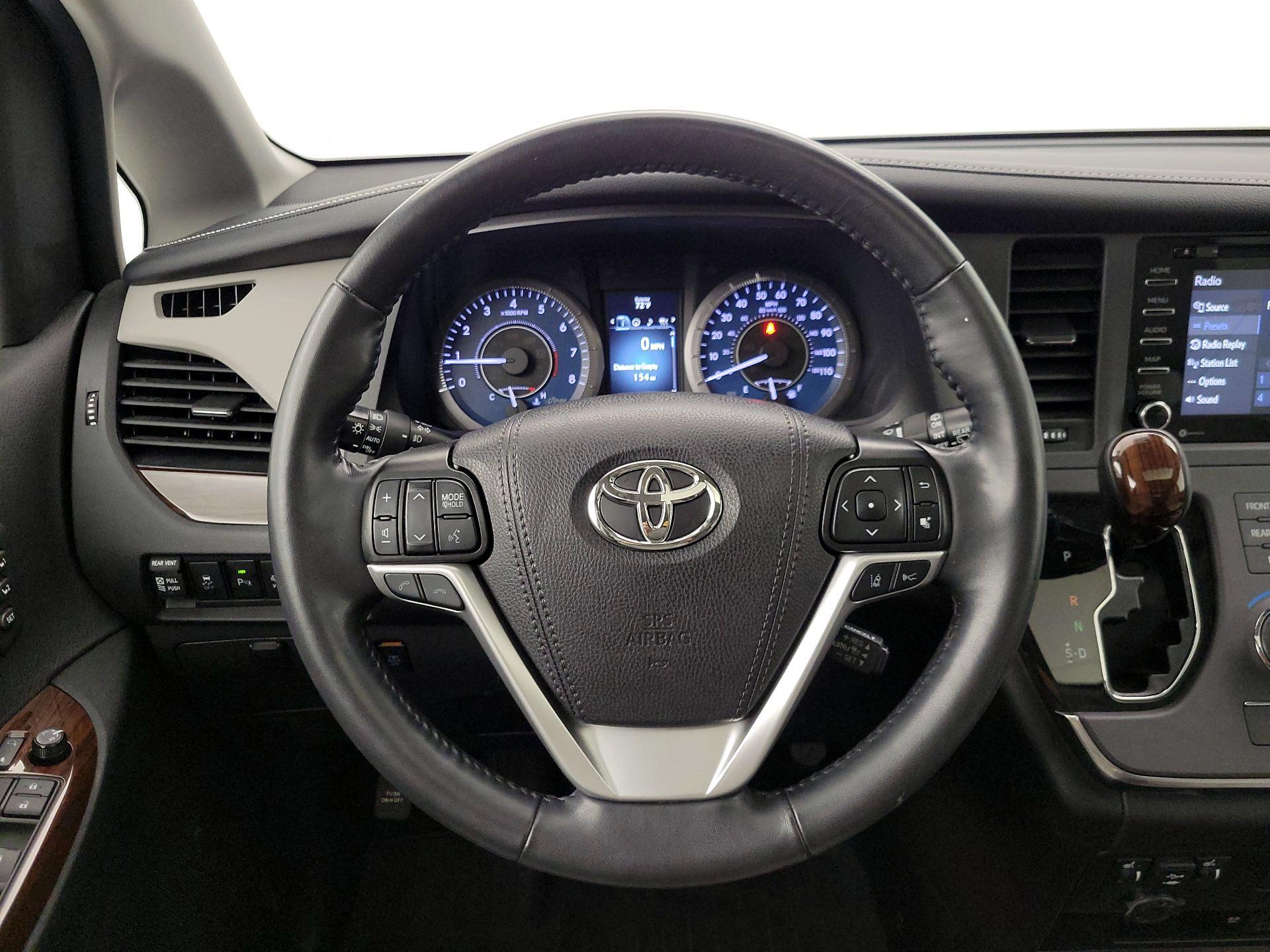 Thumbnail: 2019 Toyota Sienna - 10