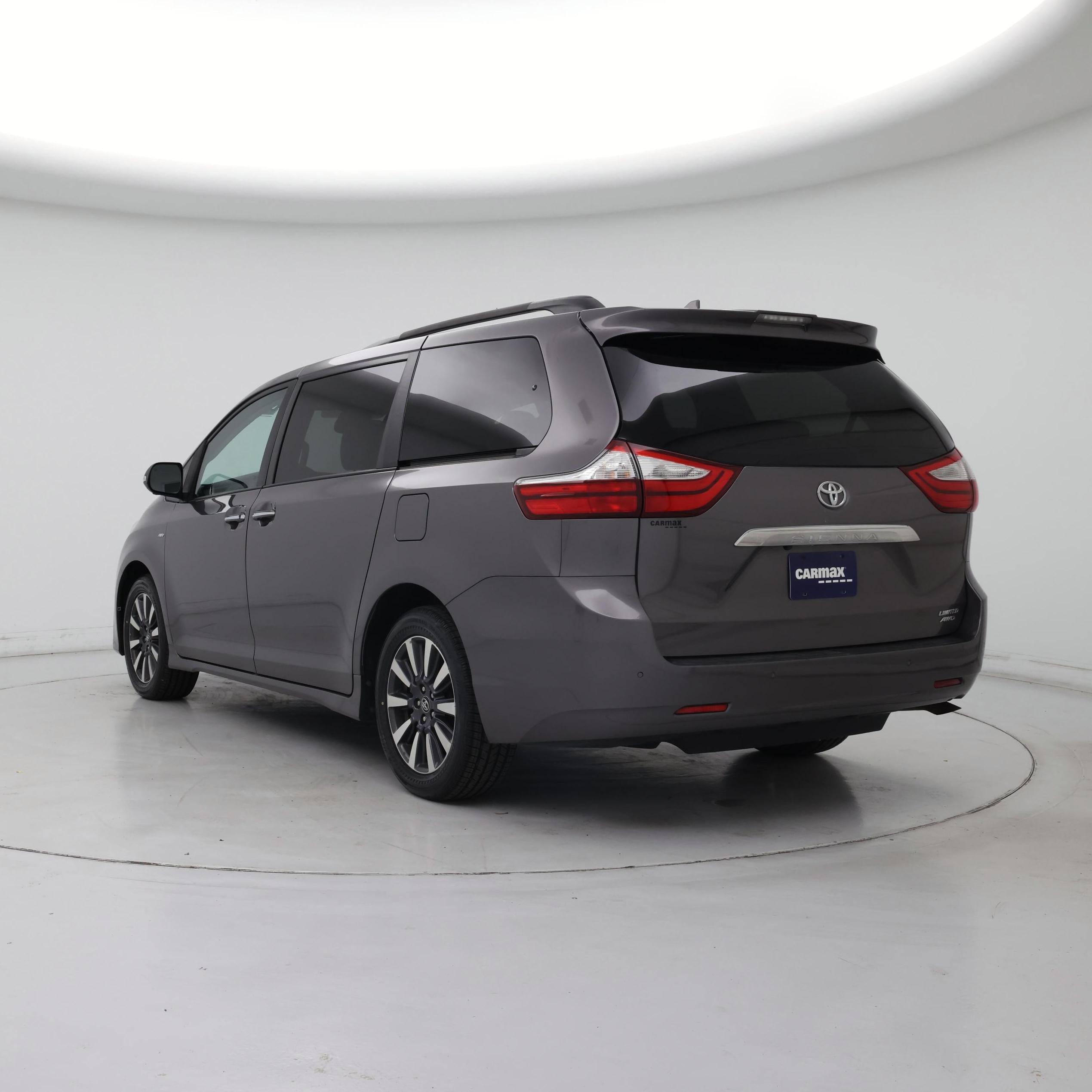 Thumbnail: 2019 Toyota Sienna - 2