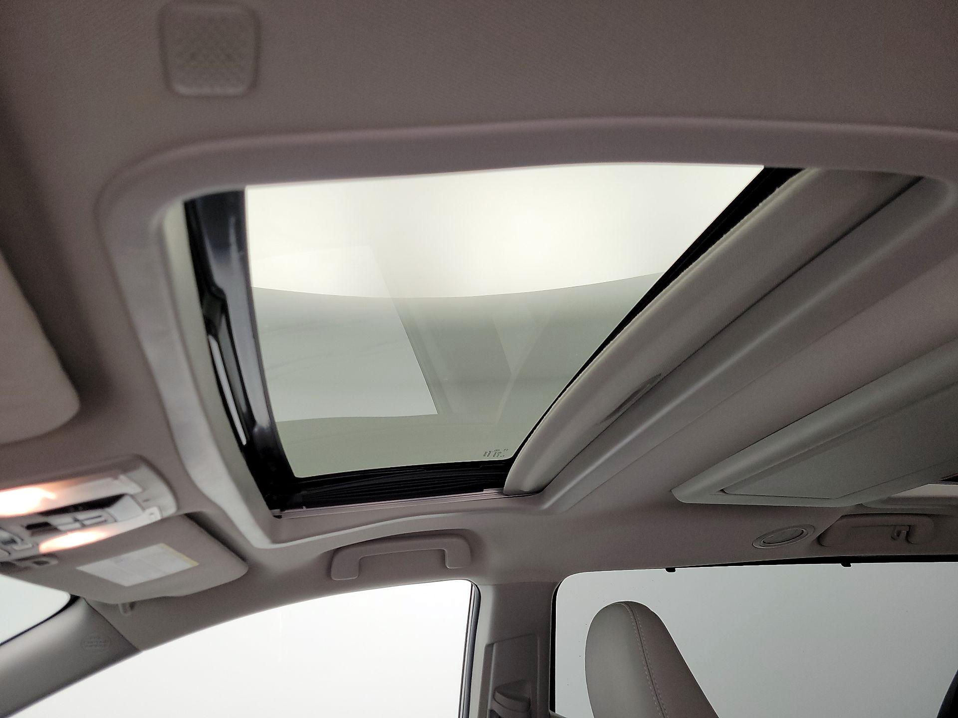 Thumbnail: 2019 Toyota Sienna - 20