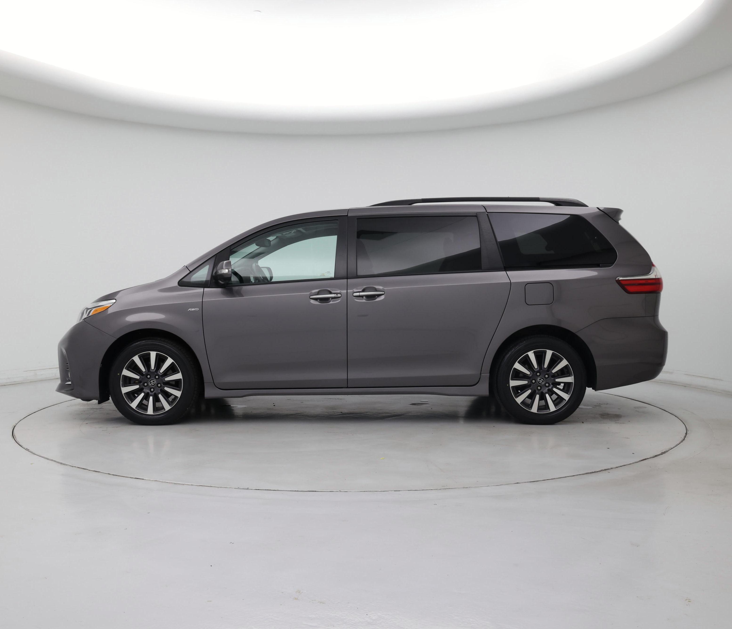 Thumbnail: 2019 Toyota Sienna - 3