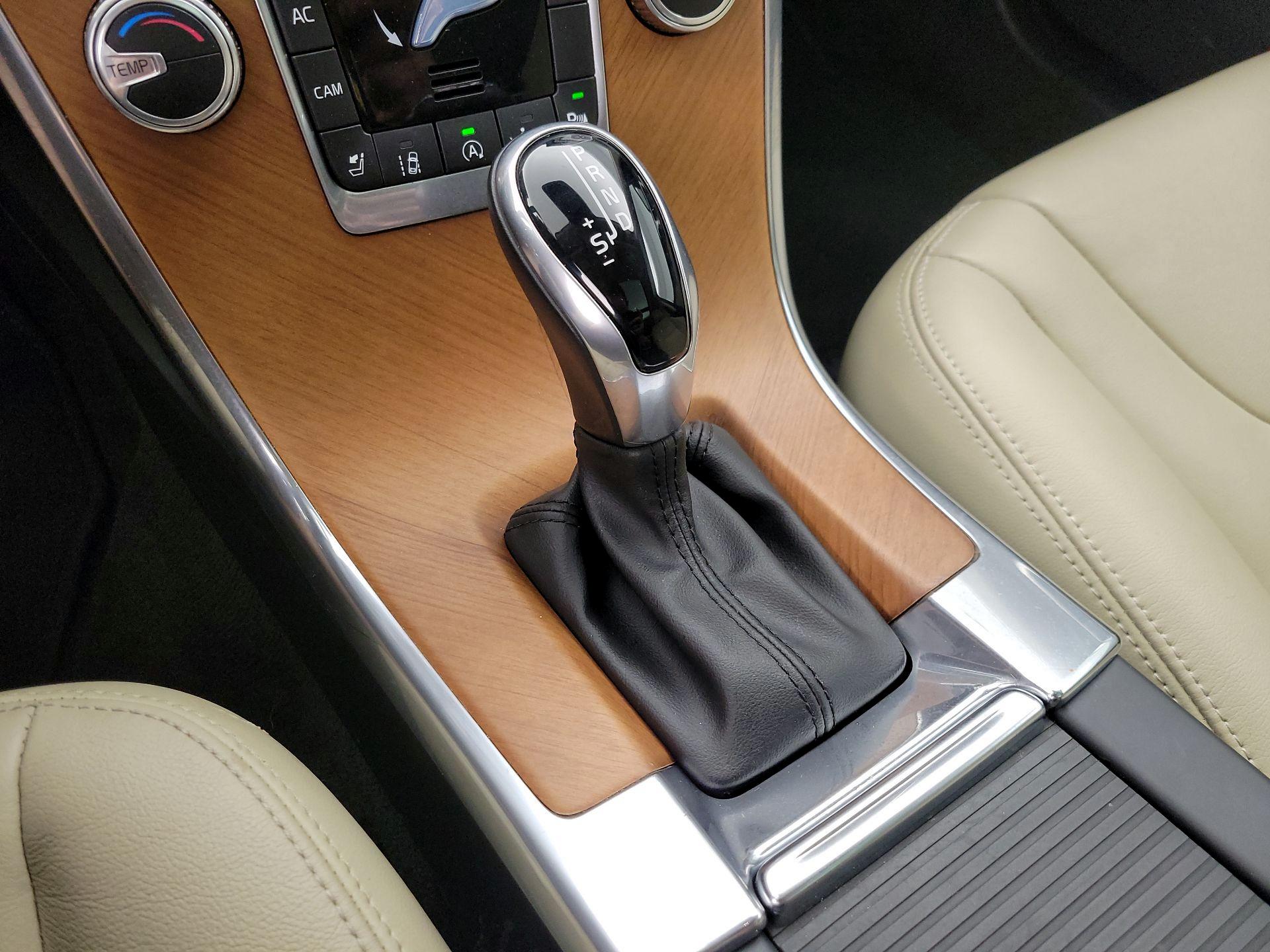 Thumbnail: 2017 Volvo XC60 - 18
