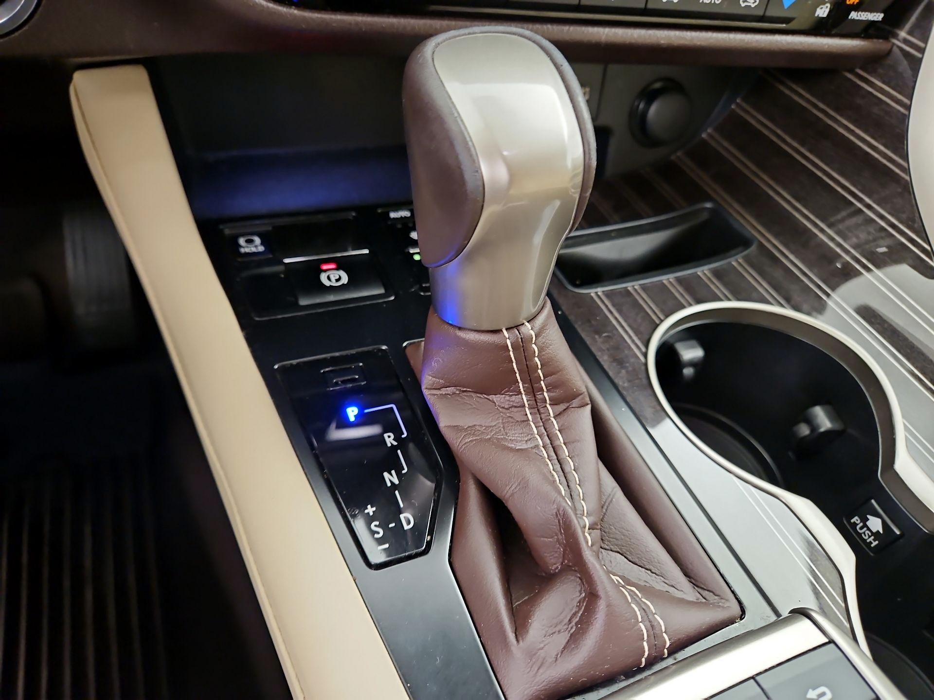 Thumbnail: 2020 Lexus RX - 18