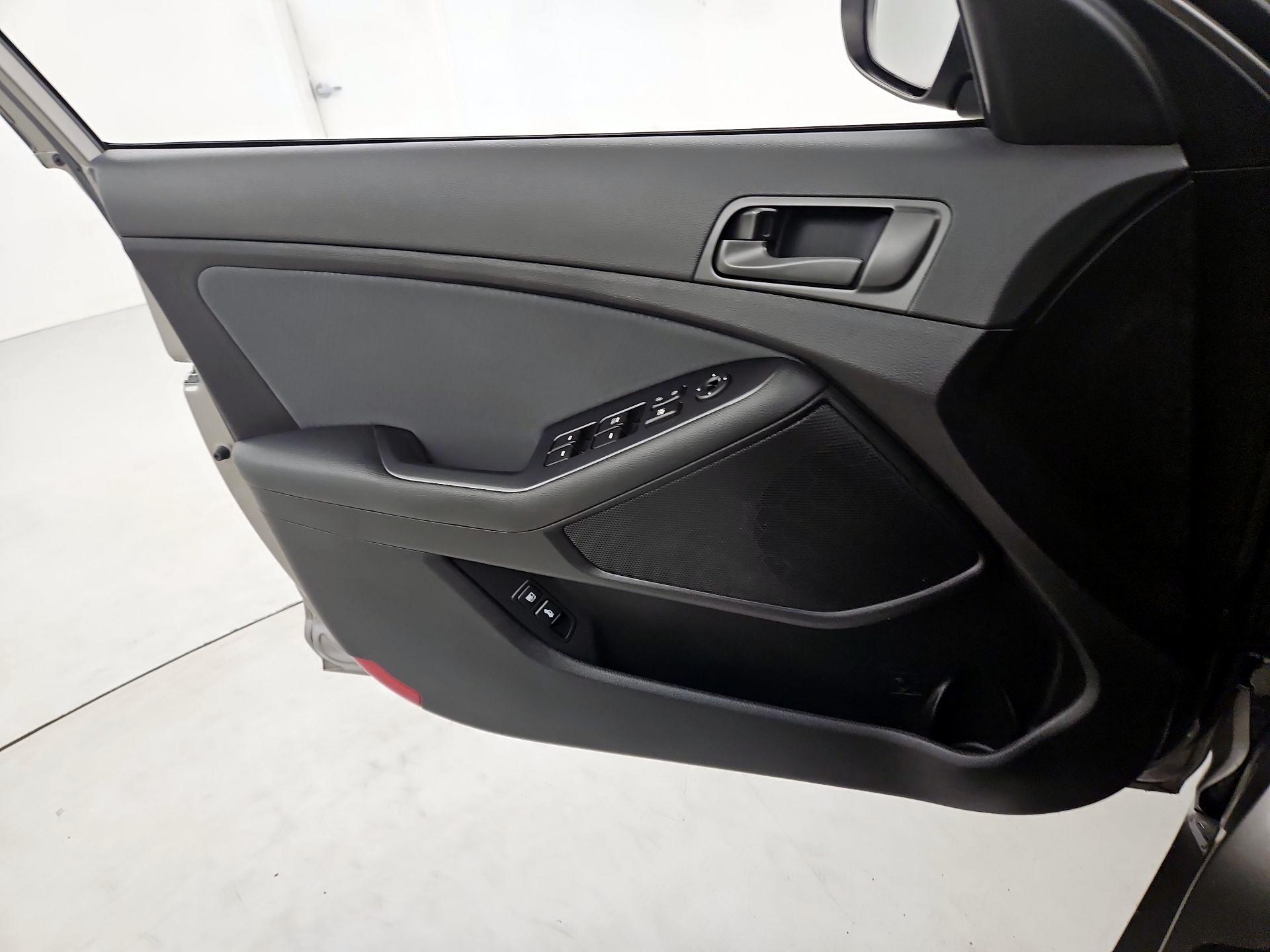 Thumbnail: 2015 Kia Optima - 12