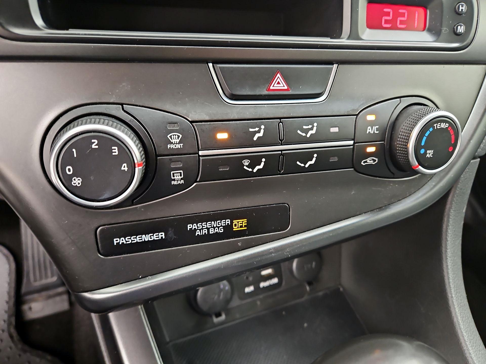 Thumbnail: 2015 Kia Optima - 15