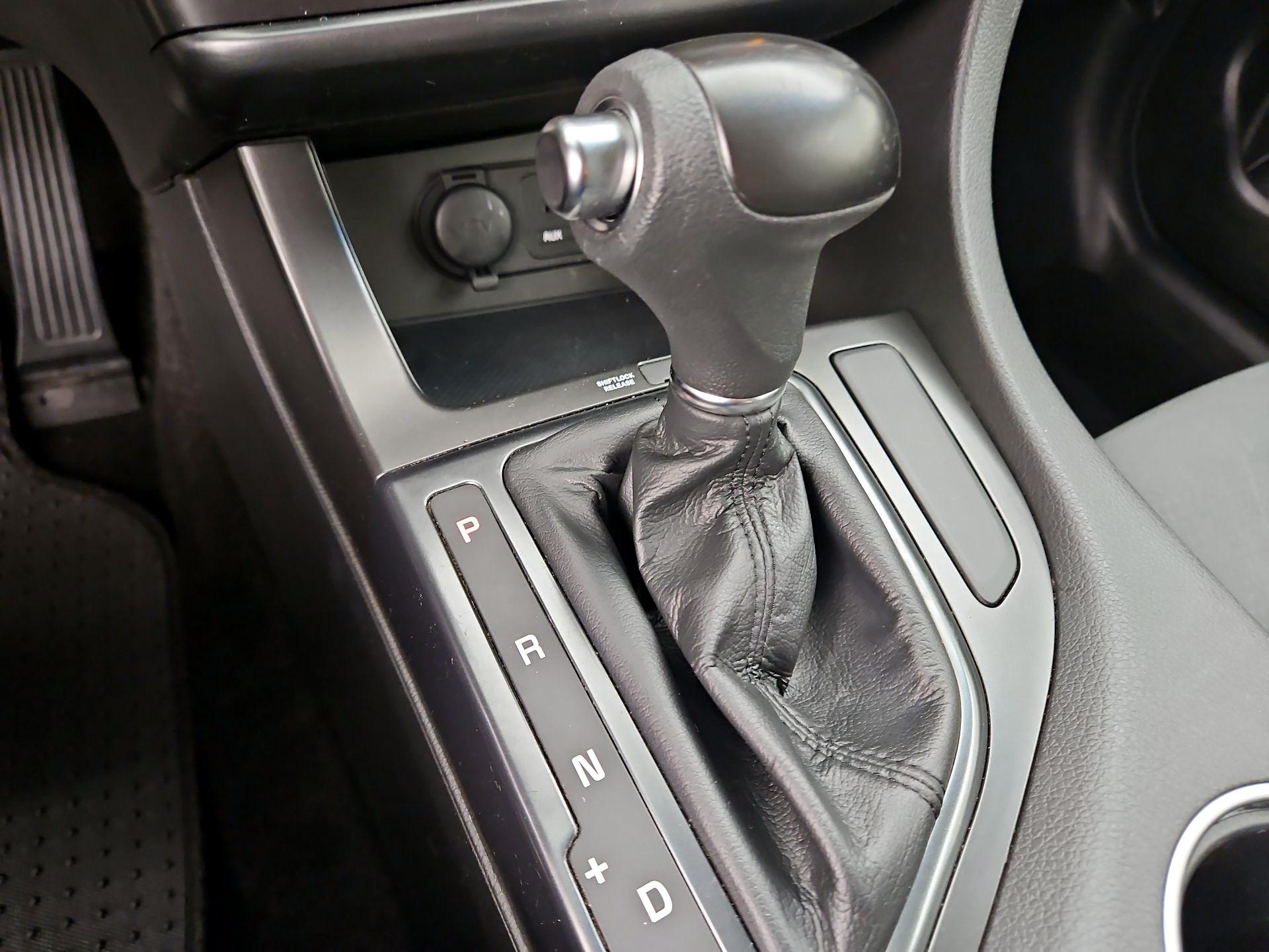 Thumbnail: 2015 Kia Optima - 16