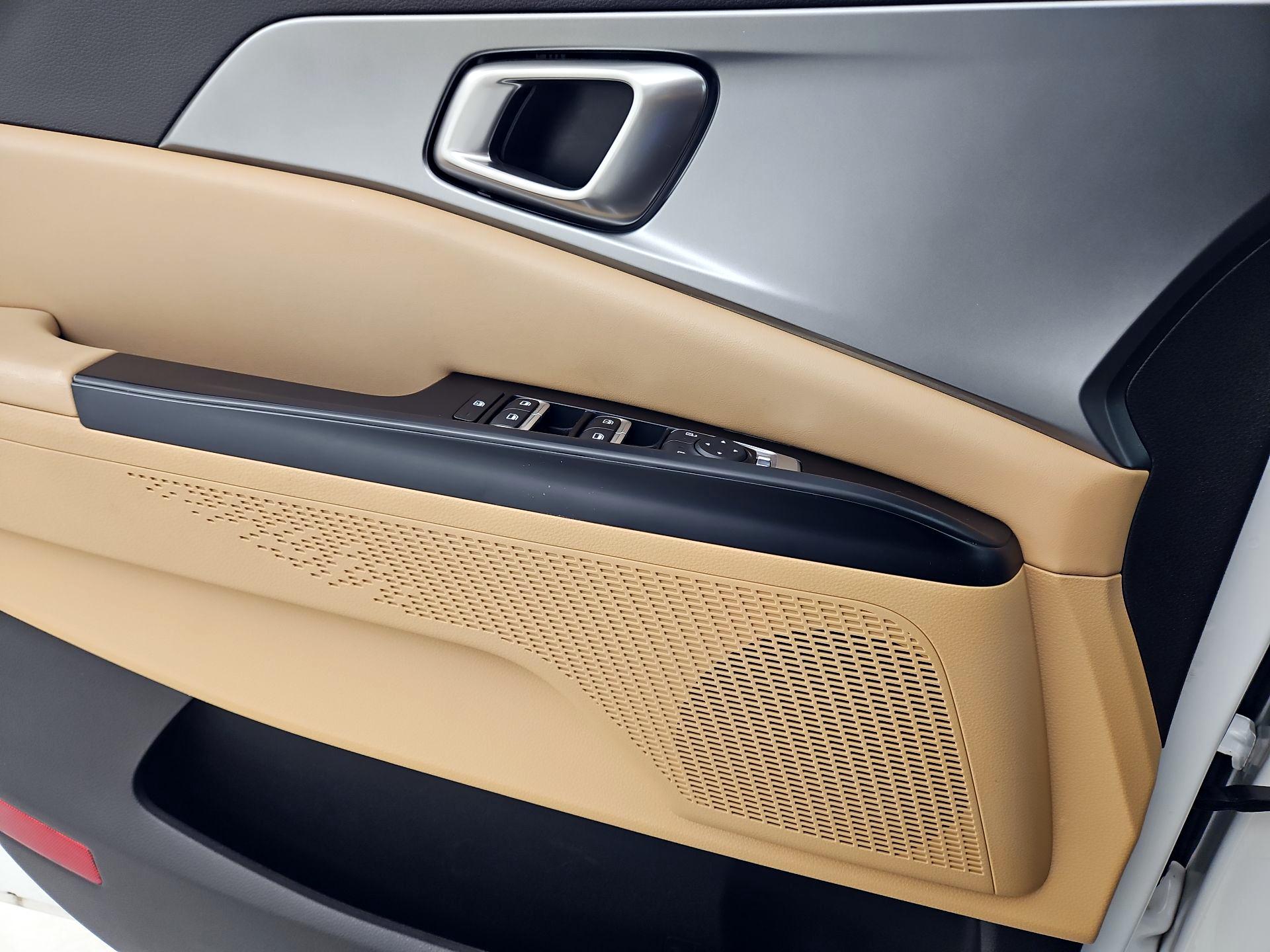Thumbnail: 2023 Kia Carnival - 12