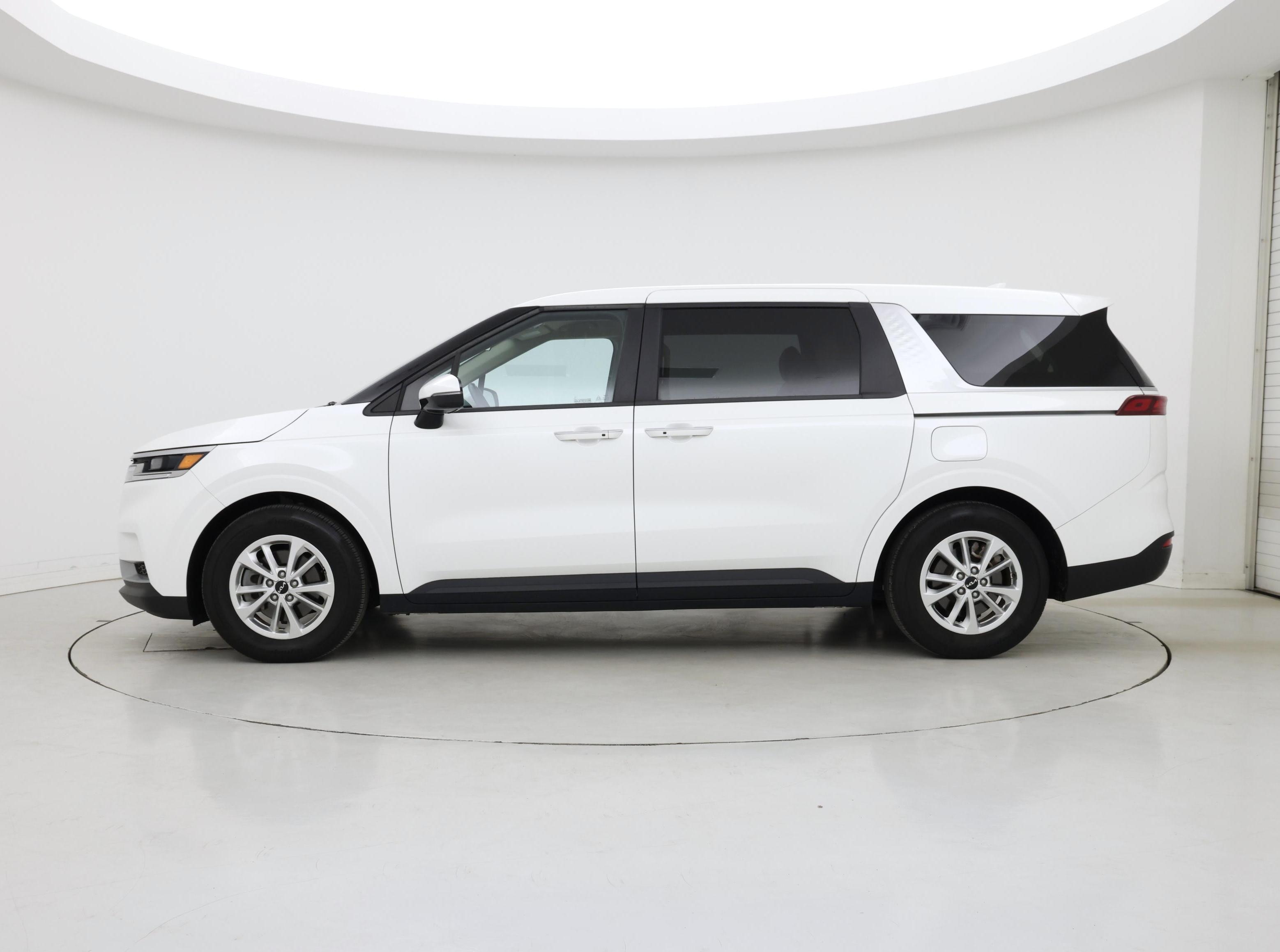 Thumbnail: 2023 Kia Carnival - 3