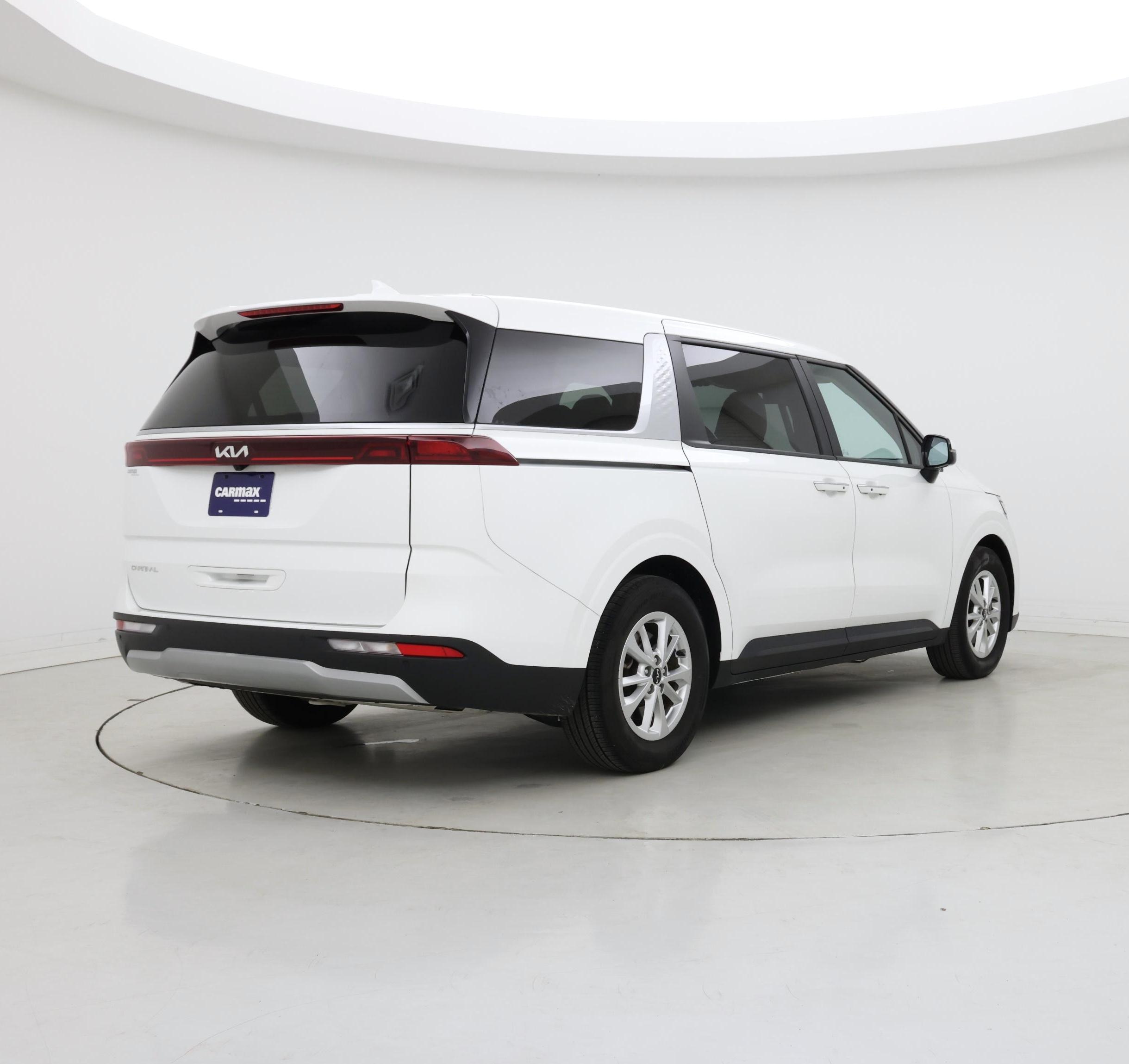 Thumbnail: 2023 Kia Carnival - 8