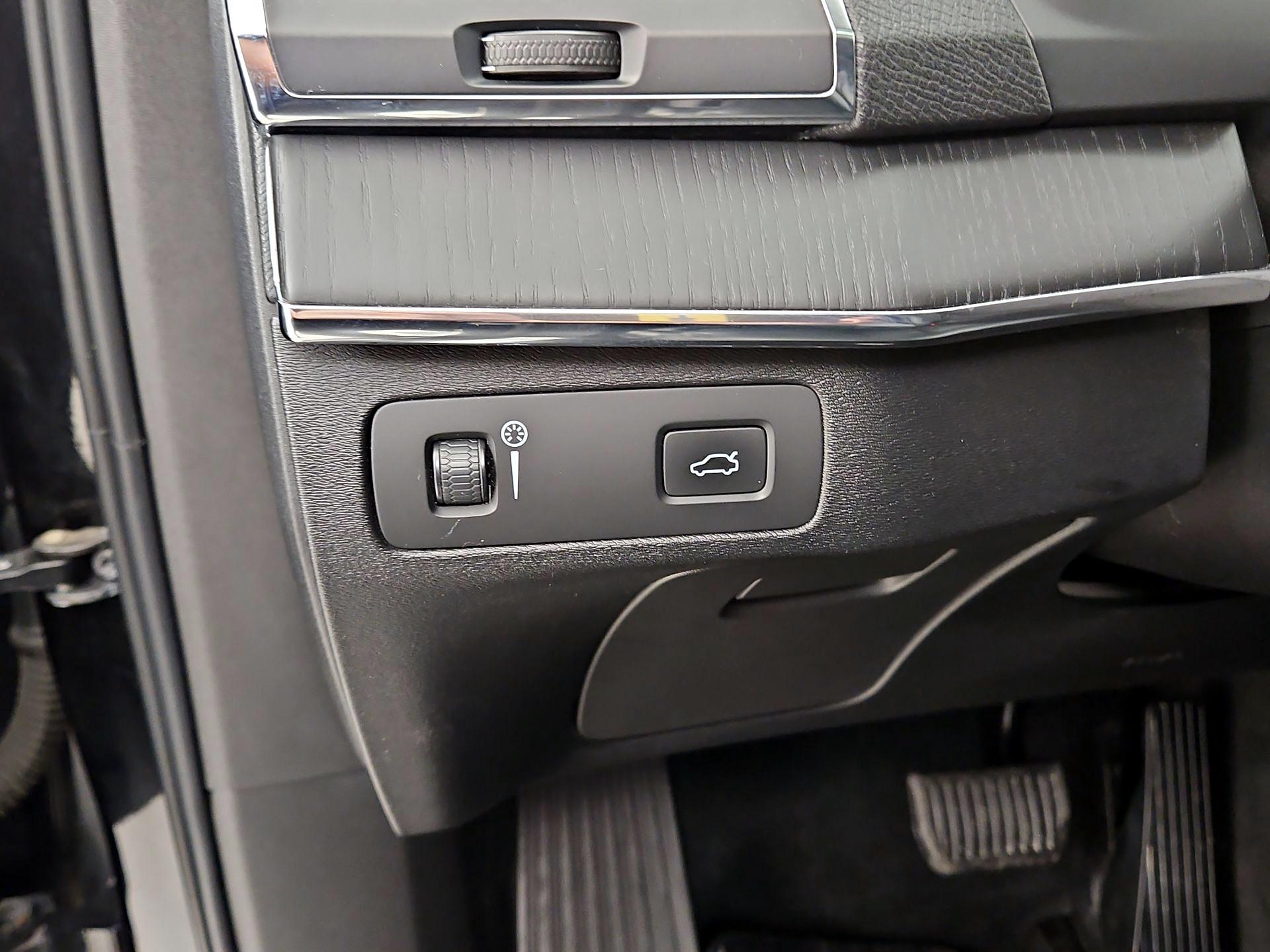 Thumbnail: 2020 Volvo XC90 - 13