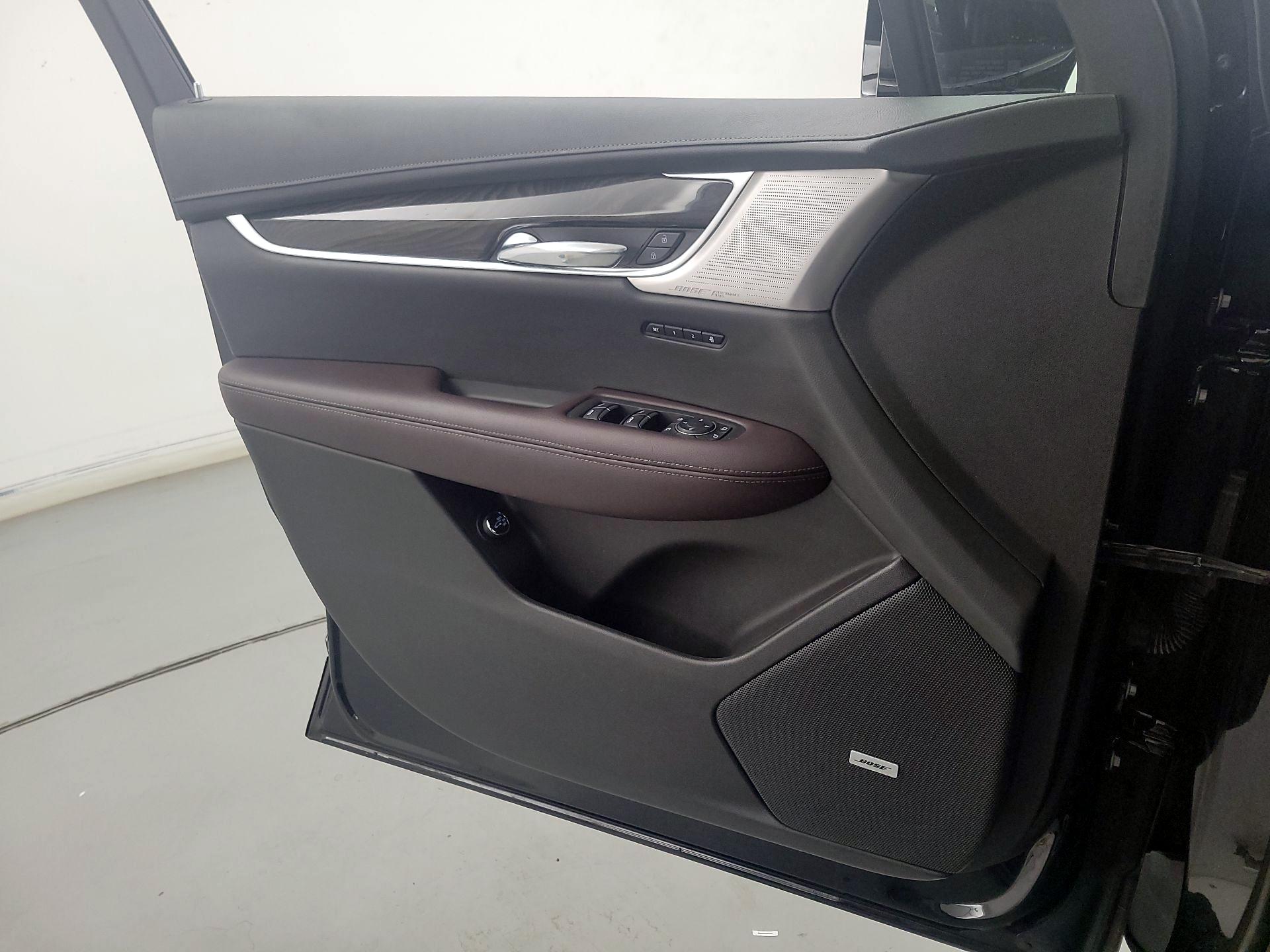 Thumbnail: 2022 Cadillac XT6 - 12