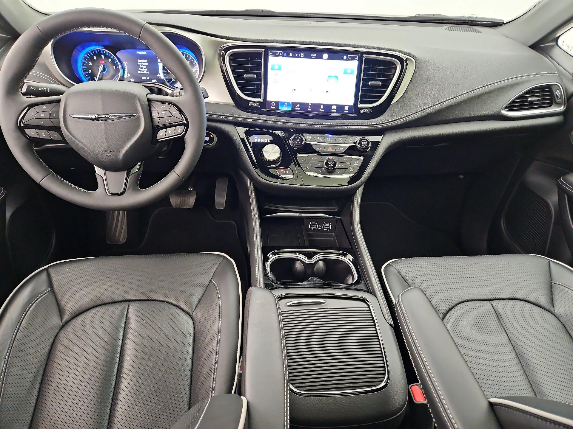 Thumbnail: 2023 Chrysler Pacifica - 9