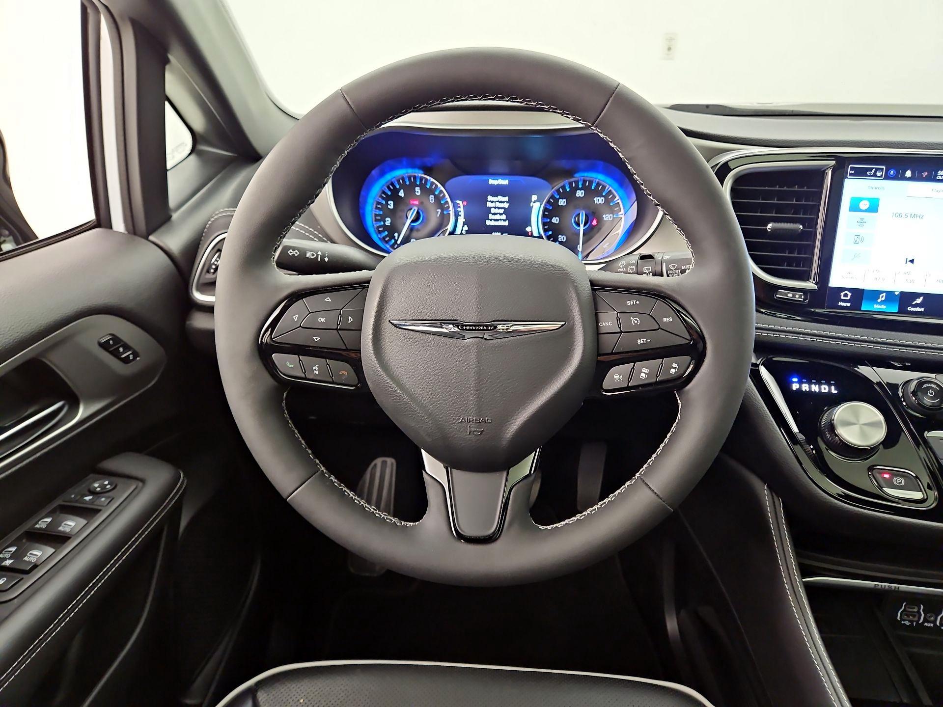 Thumbnail: 2023 Chrysler Pacifica - 10