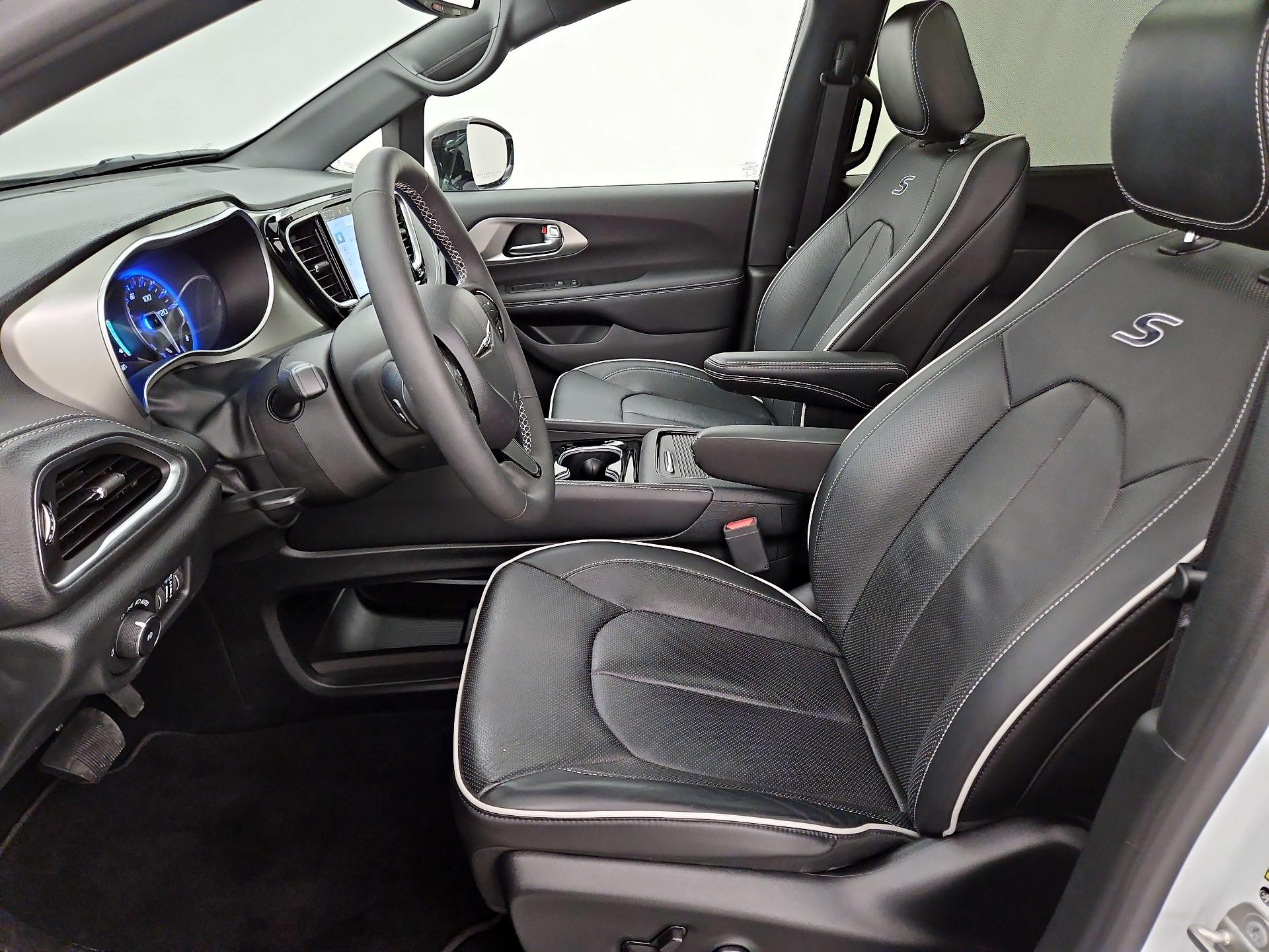 Thumbnail: 2023 Chrysler Pacifica - 11