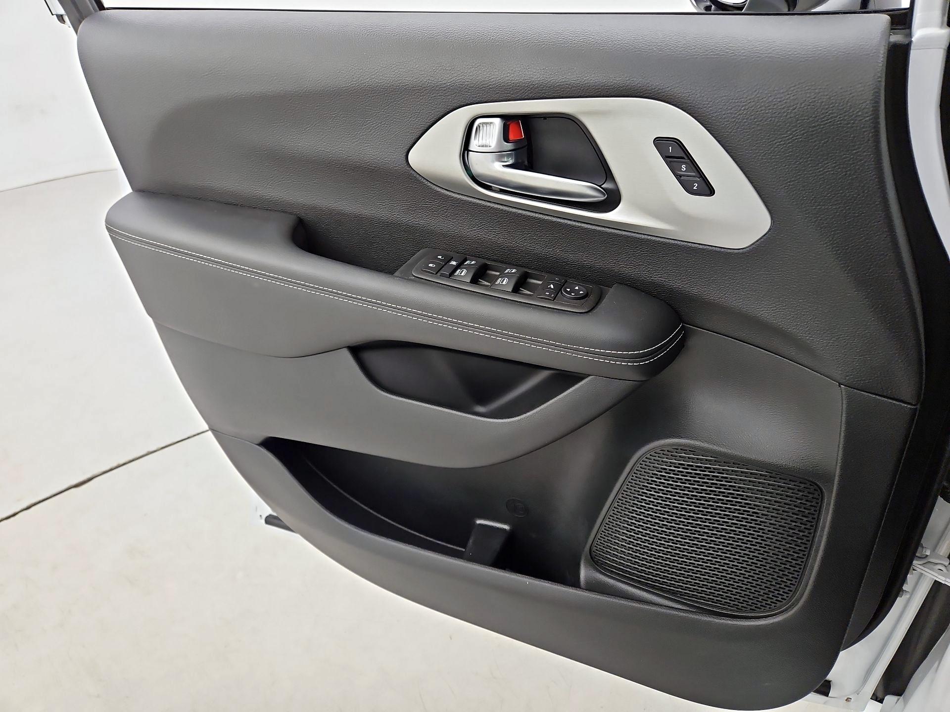 Thumbnail: 2023 Chrysler Pacifica - 12