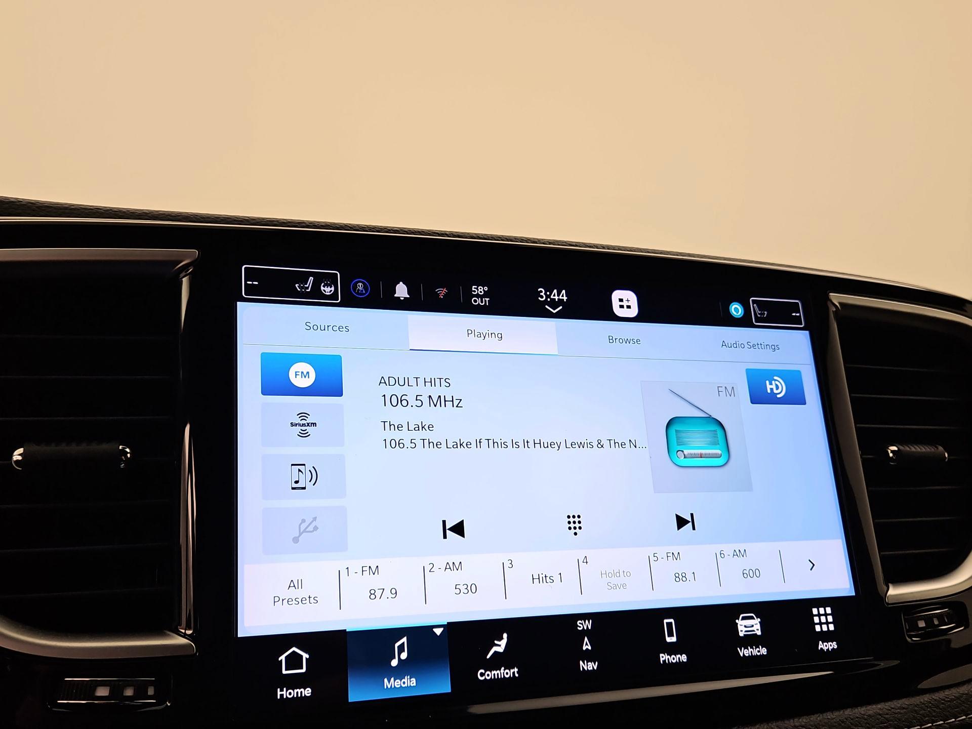 Thumbnail: 2023 Chrysler Pacifica - 16