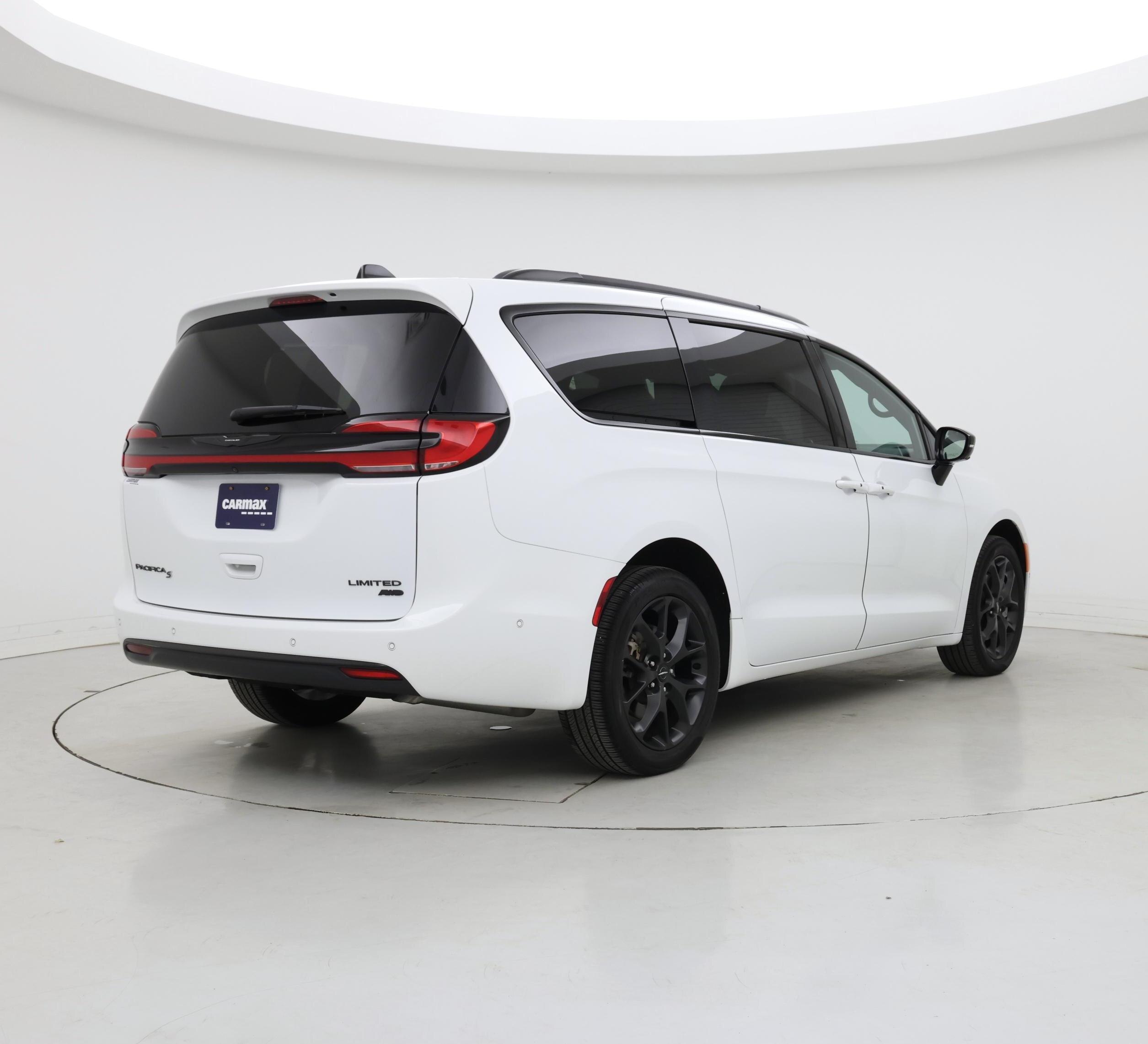 Thumbnail: 2023 Chrysler Pacifica - 8