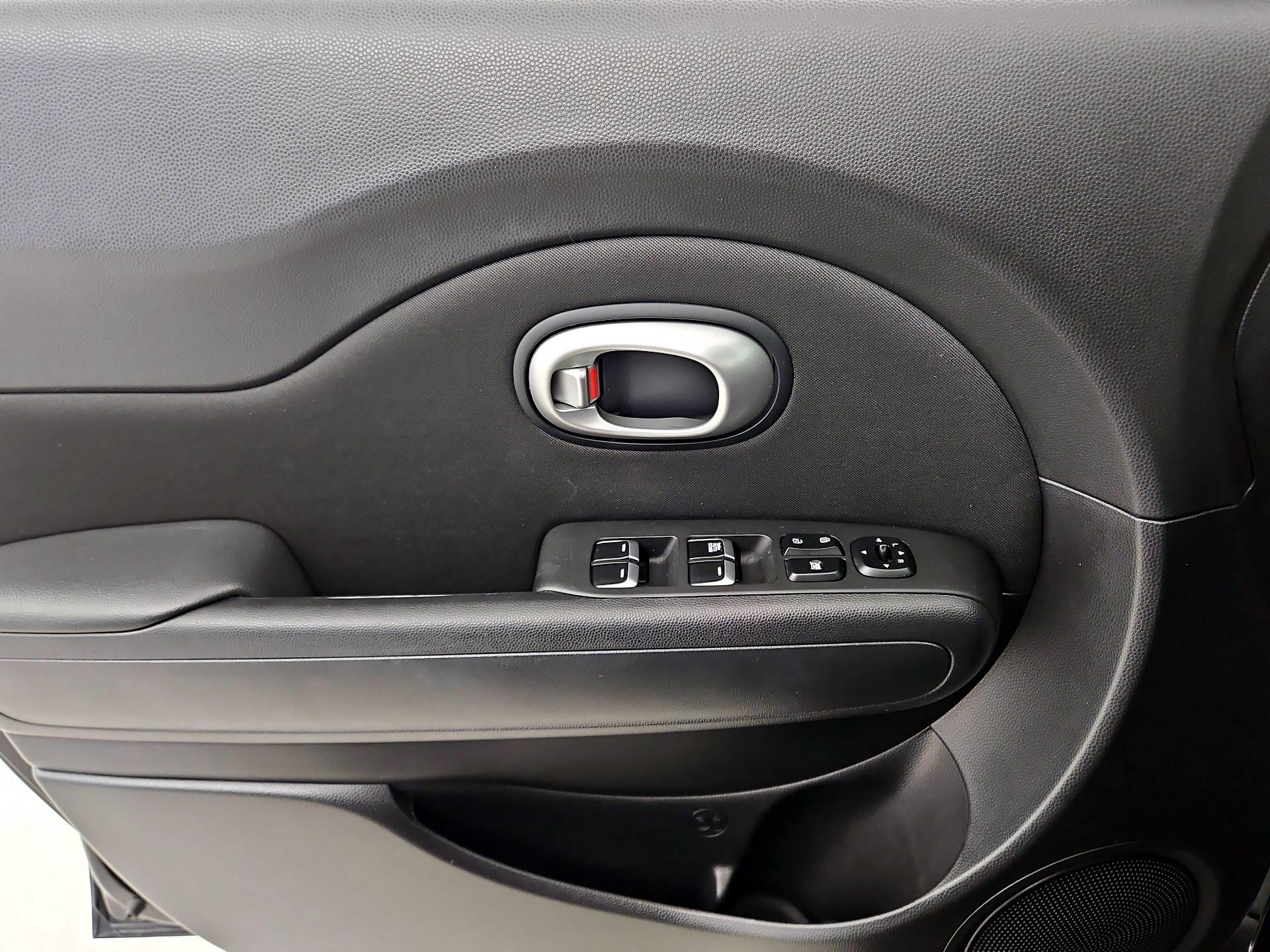 Thumbnail: 2017 Kia Soul - 12