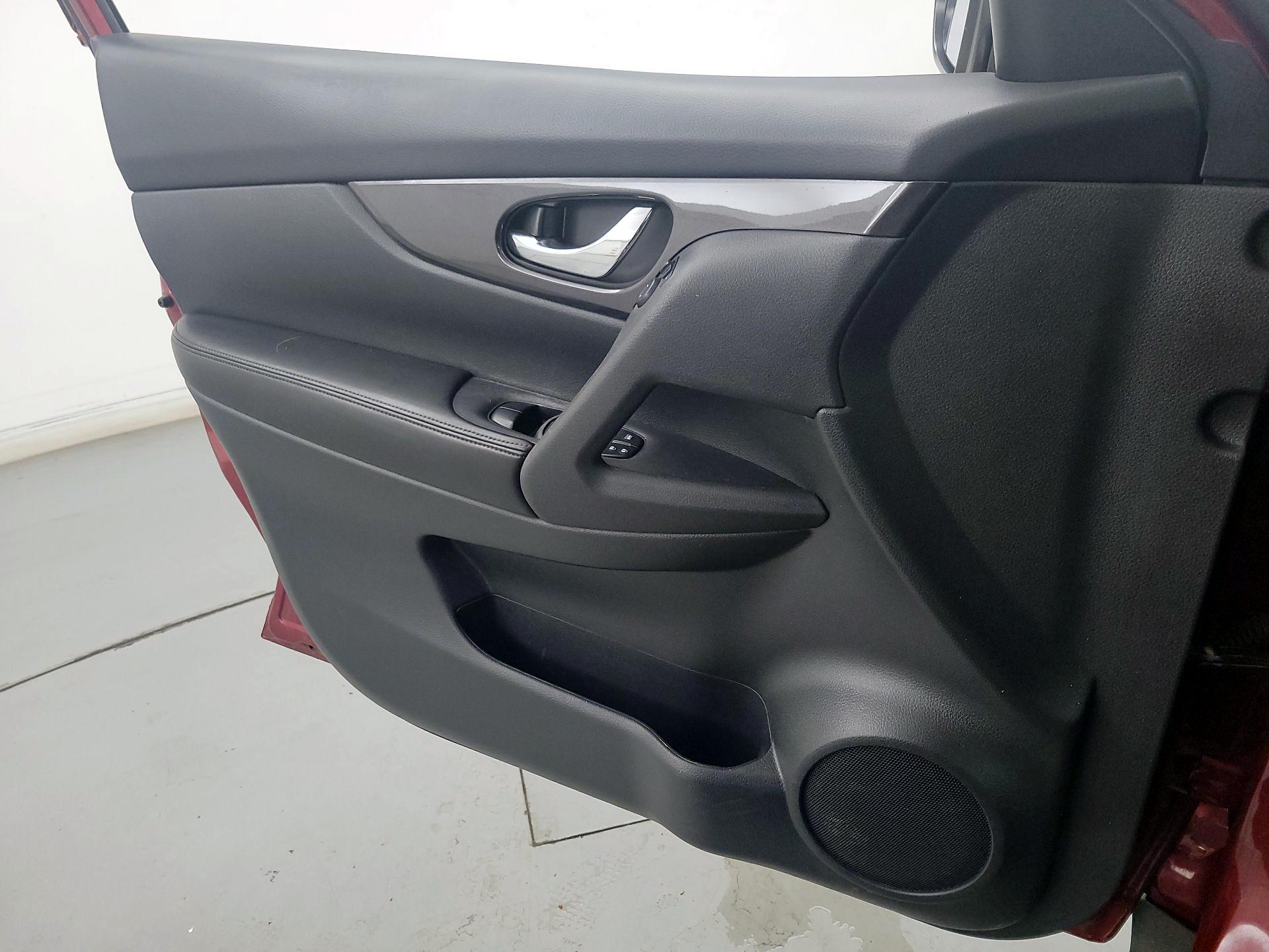 Thumbnail: 2019 Nissan Rogue - 12