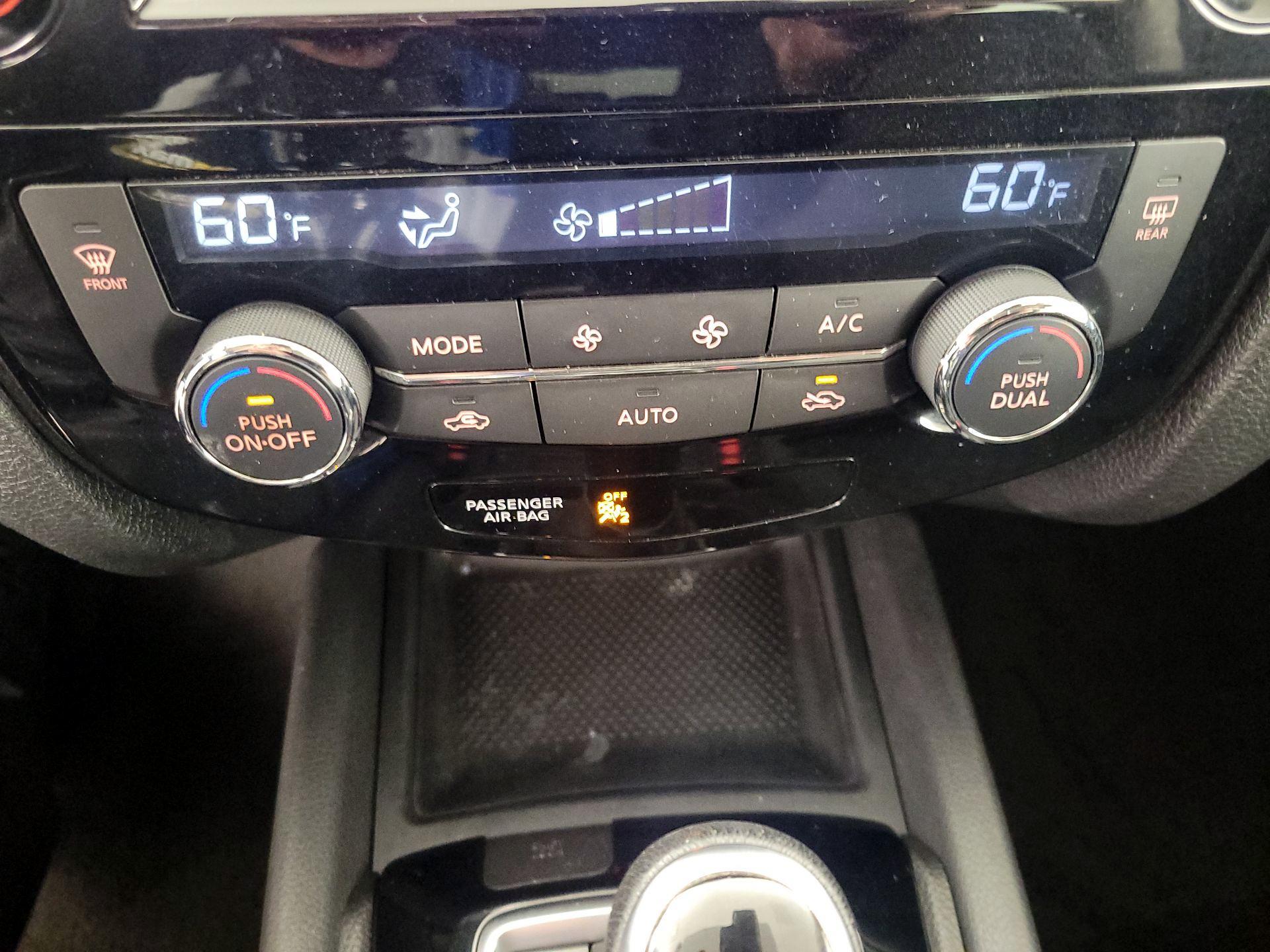 Thumbnail: 2019 Nissan Rogue - 16