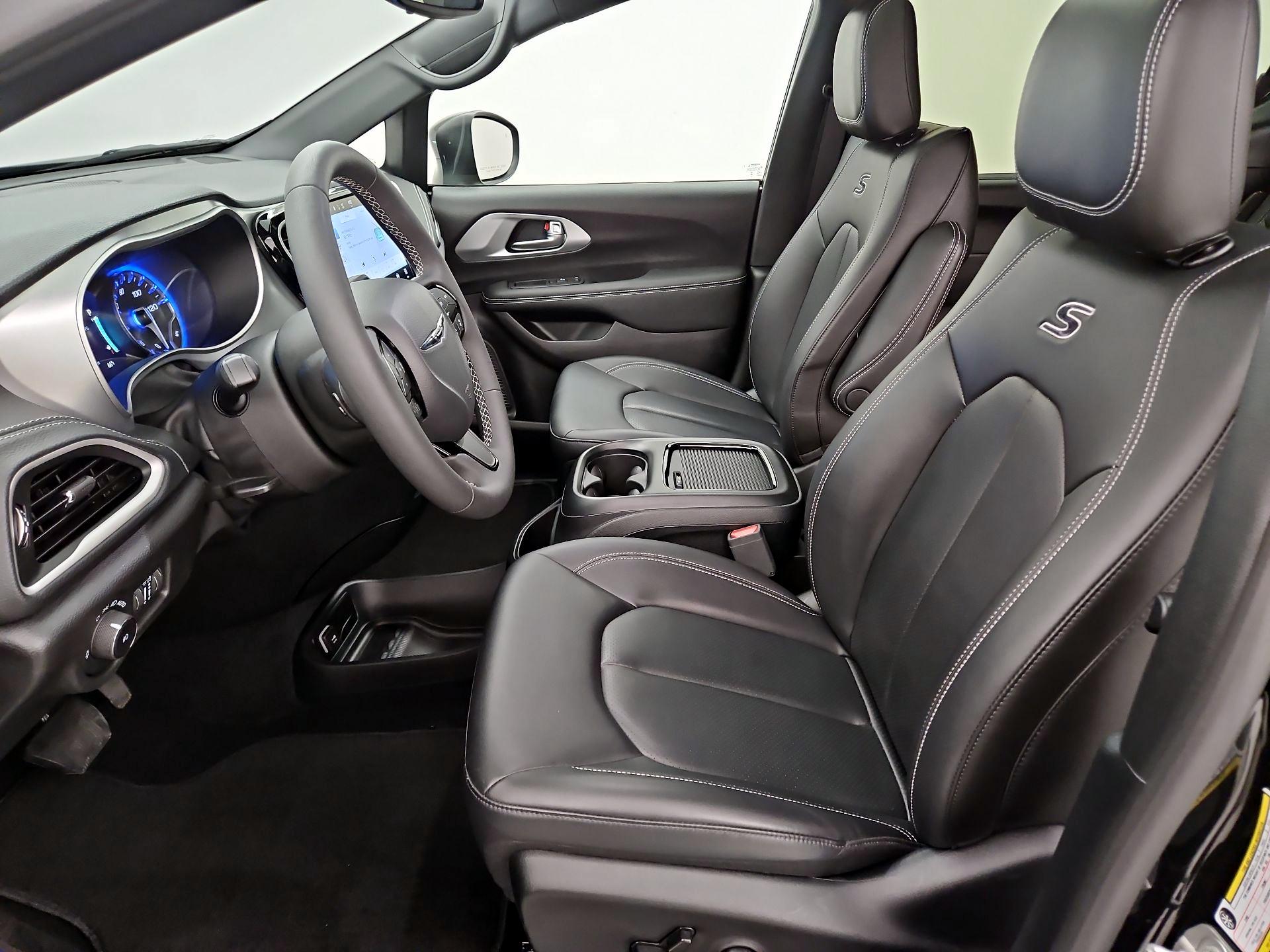 Thumbnail: 2023 Chrysler Pacifica - 11