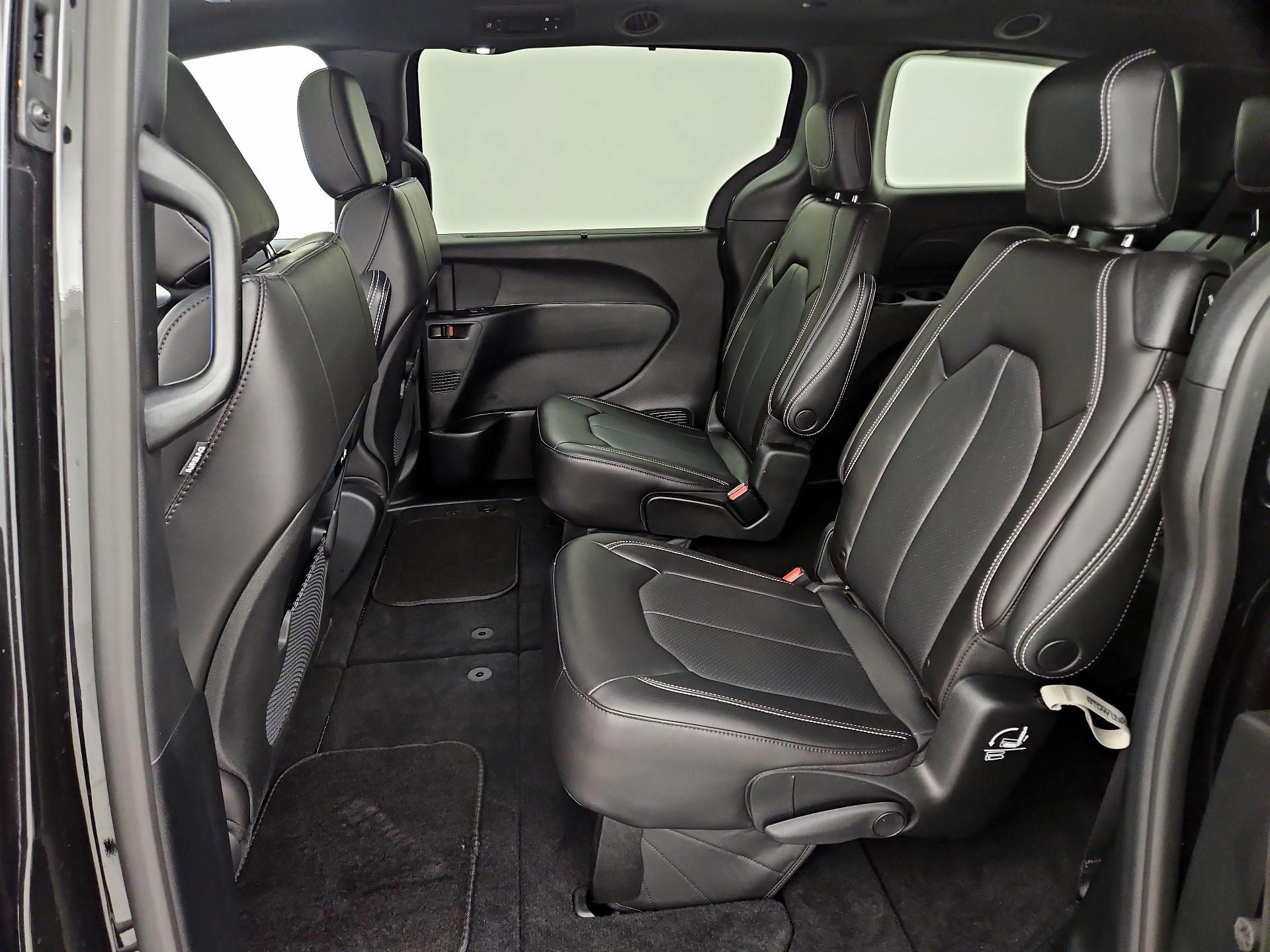 Thumbnail: 2023 Chrysler Pacifica - 20
