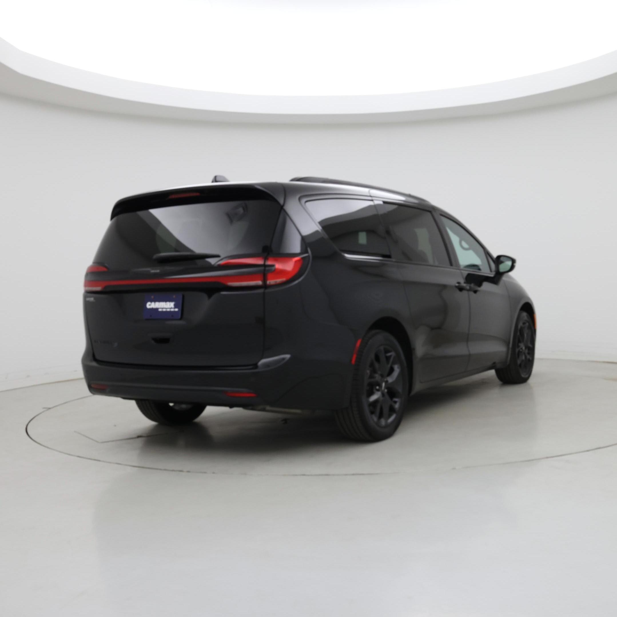 Thumbnail: 2023 Chrysler Pacifica - 8