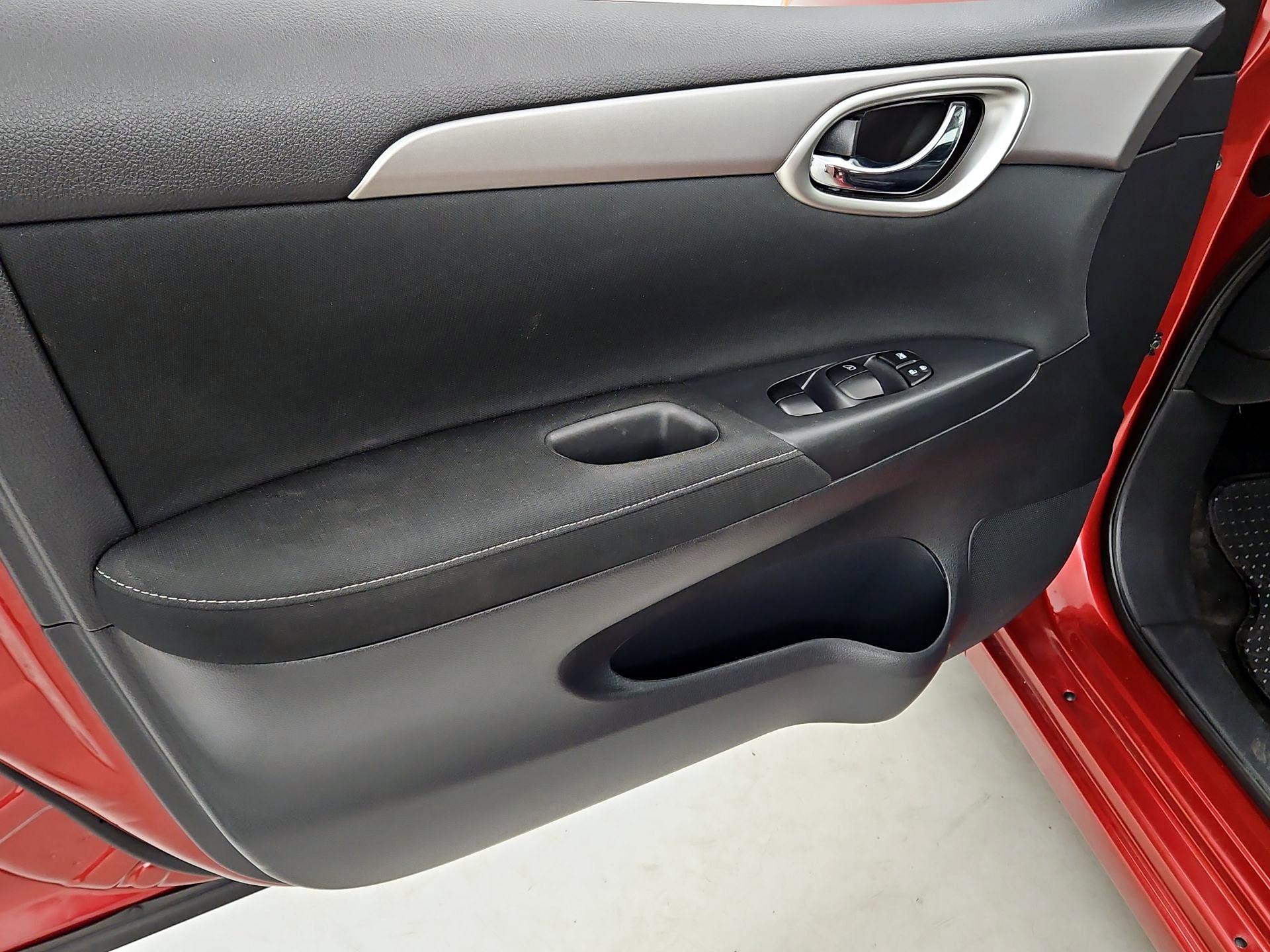 Thumbnail: 2015 Nissan Sentra - 12