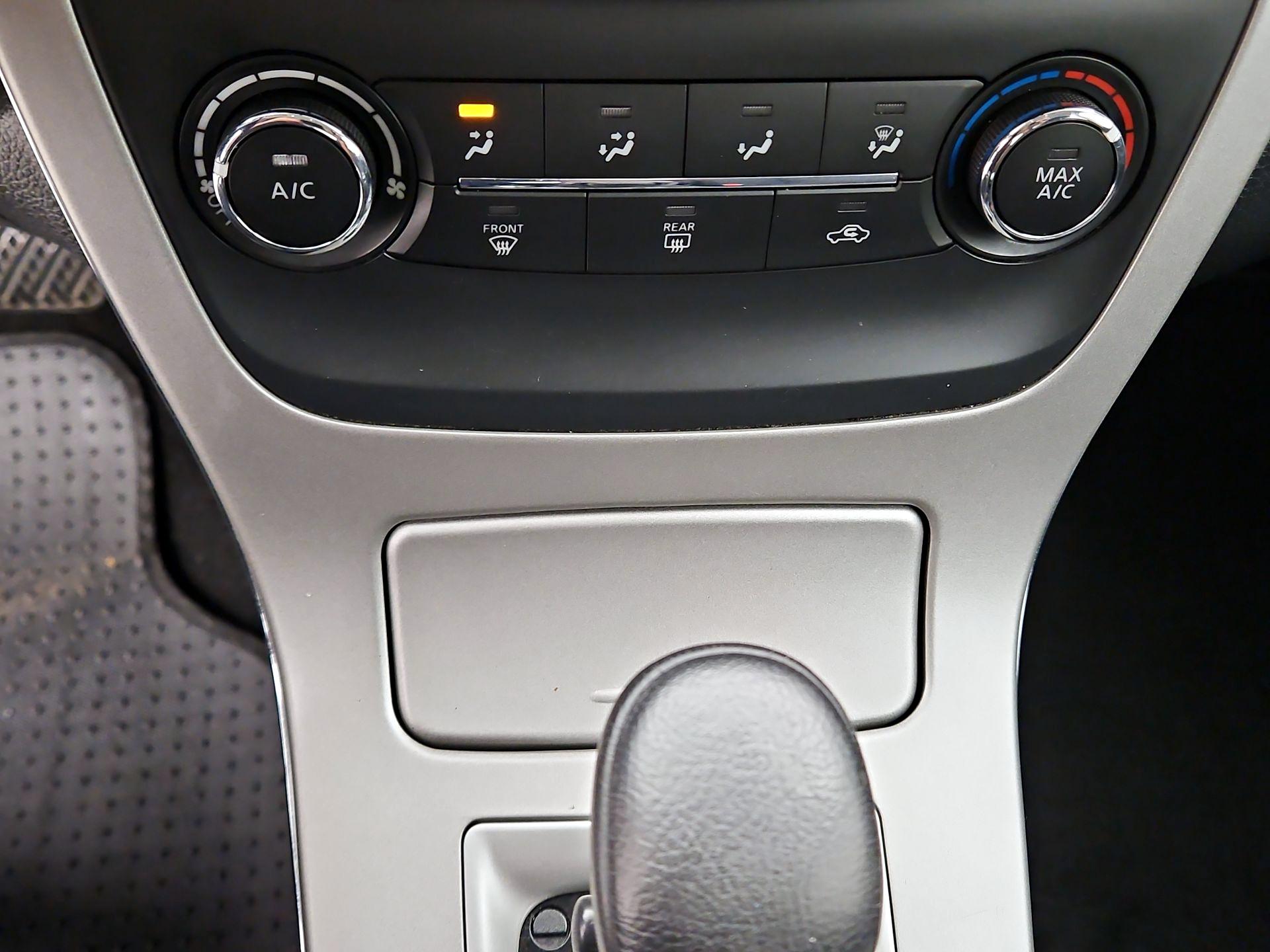 Thumbnail: 2015 Nissan Sentra - 16