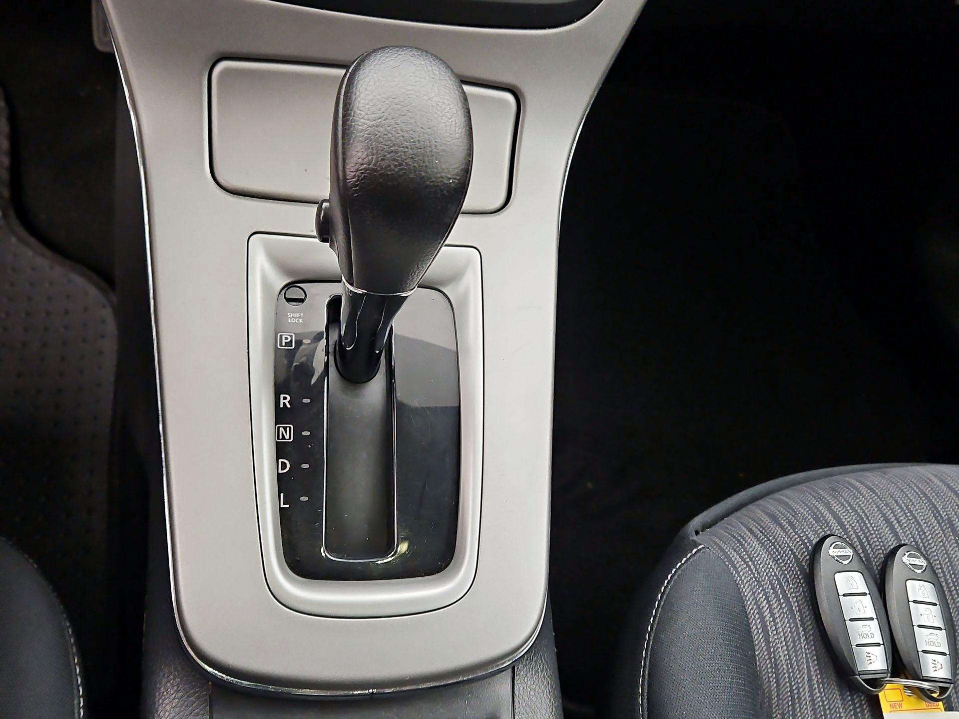 Thumbnail: 2015 Nissan Sentra - 17