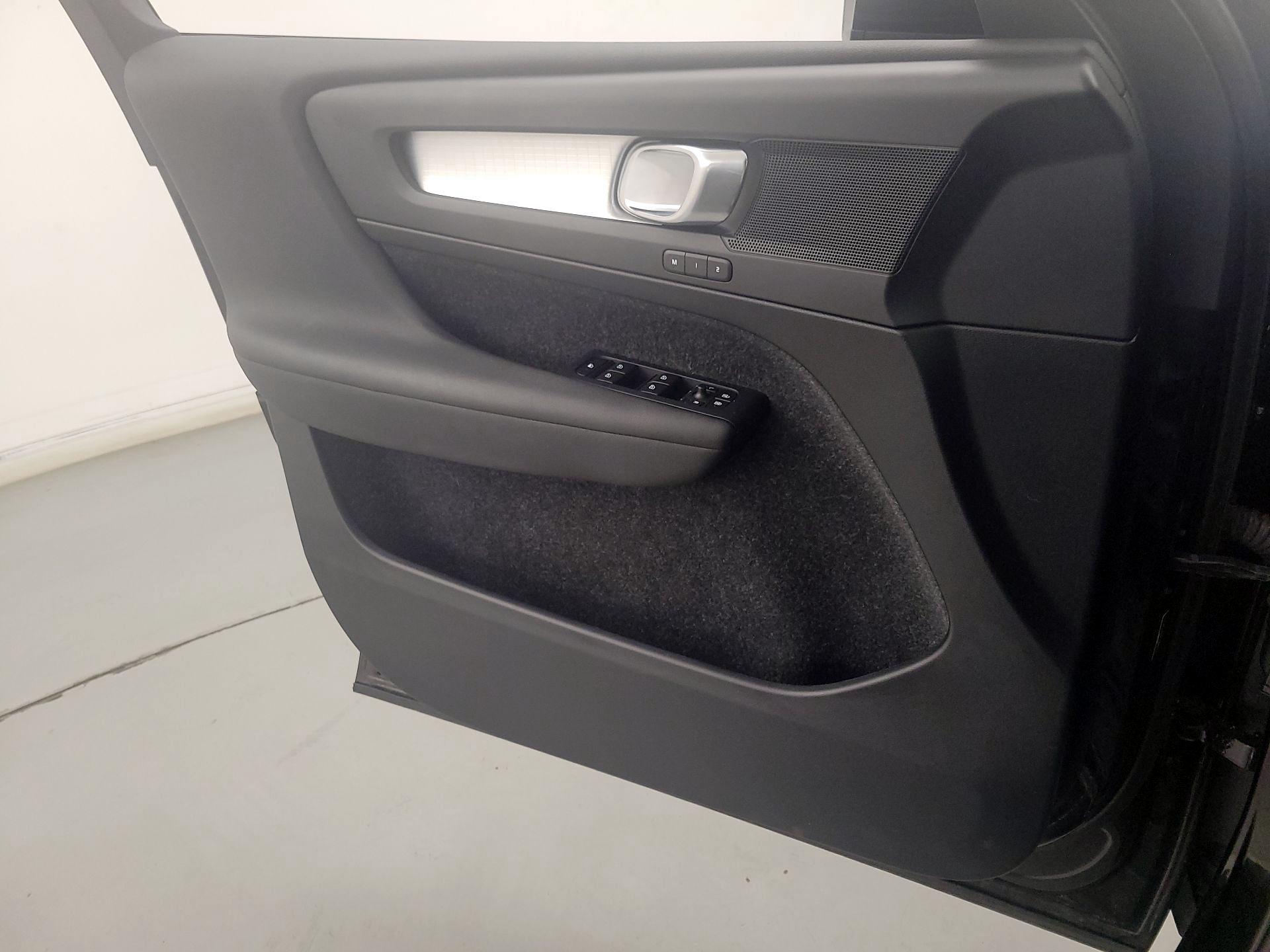 Thumbnail: 2019 Volvo XC40 - 12