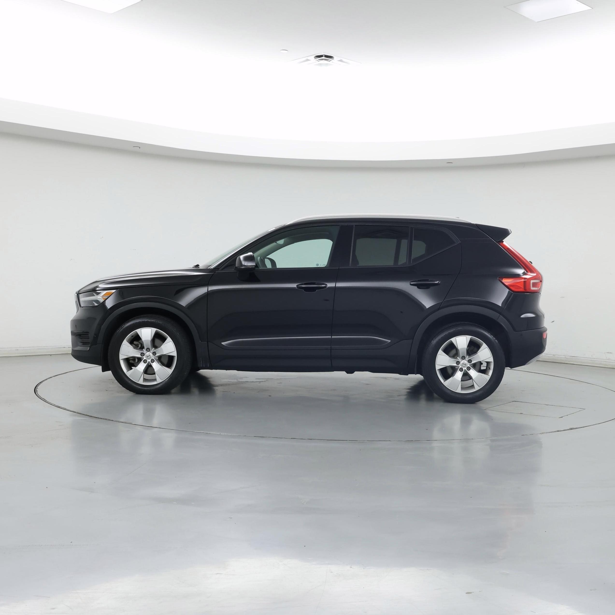 Thumbnail: 2019 Volvo XC40 - 3