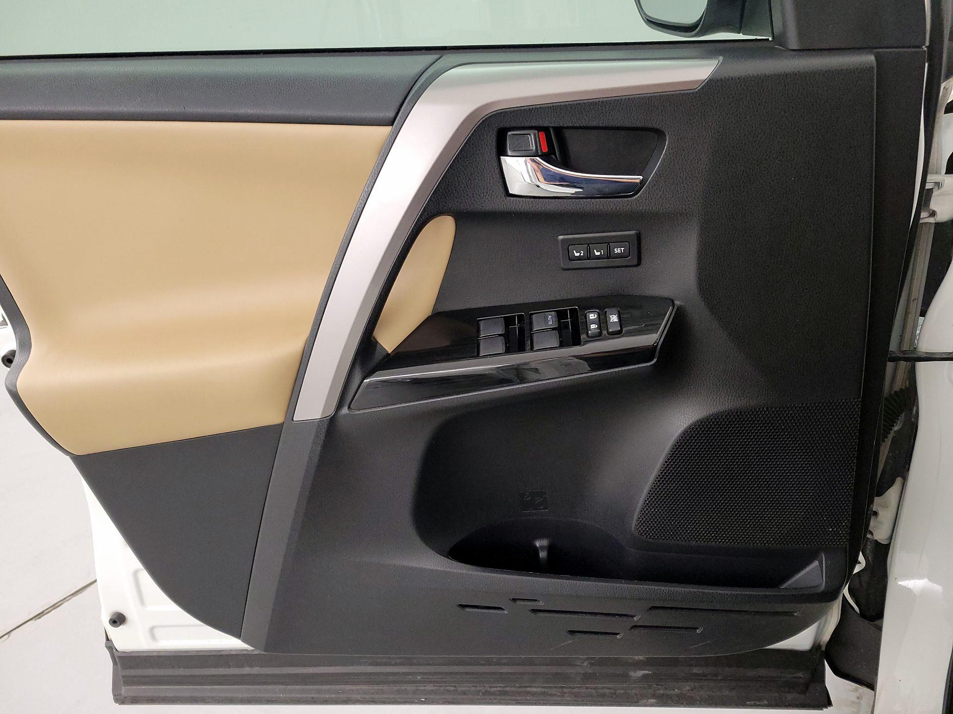Thumbnail: 2016 Toyota RAV4 - 12
