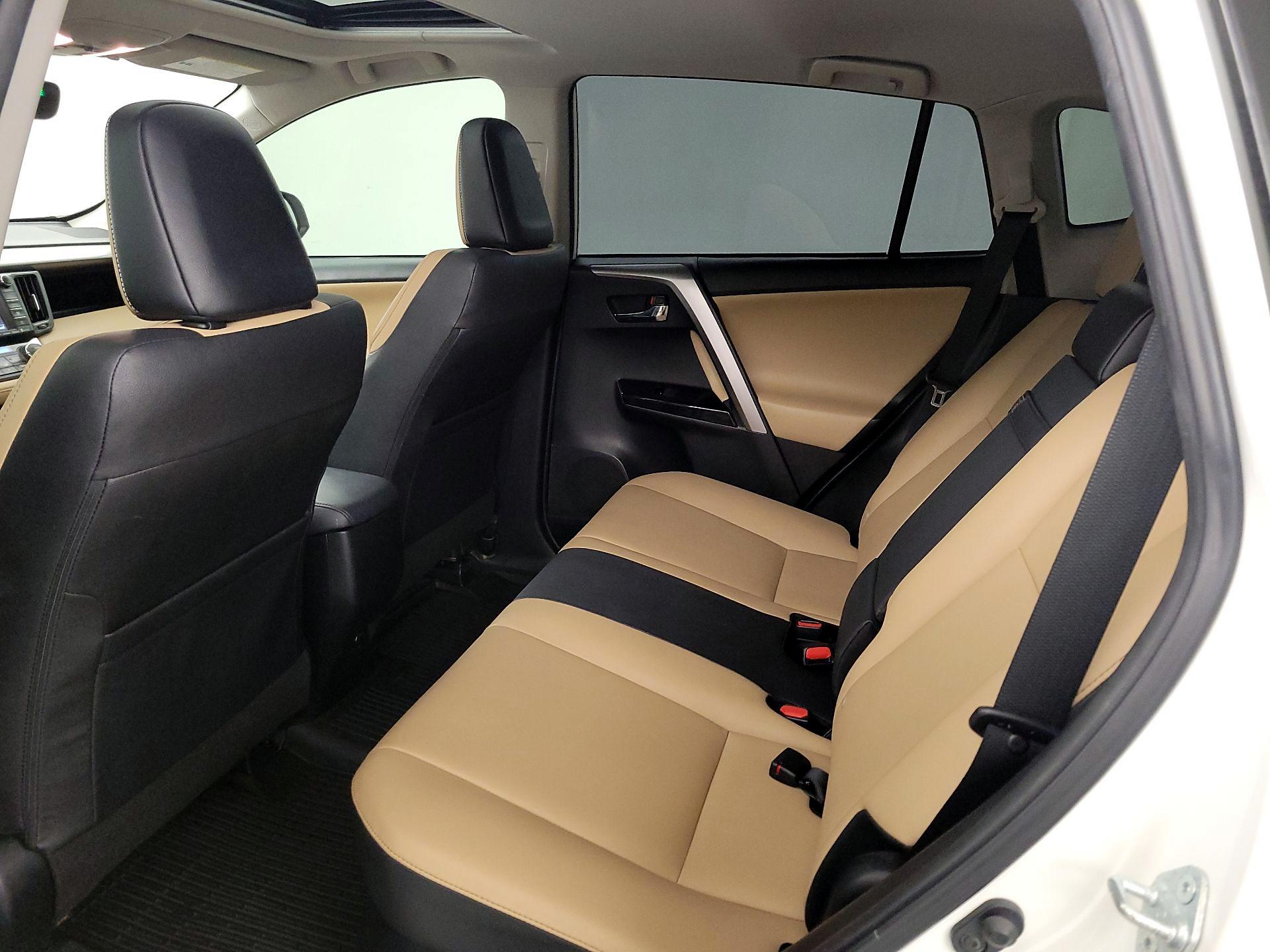 Thumbnail: 2016 Toyota RAV4 - 20