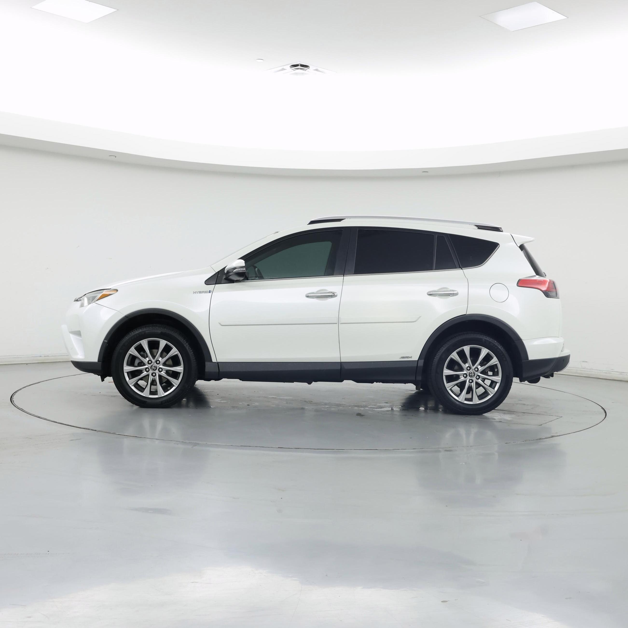 Thumbnail: 2016 Toyota RAV4 - 3