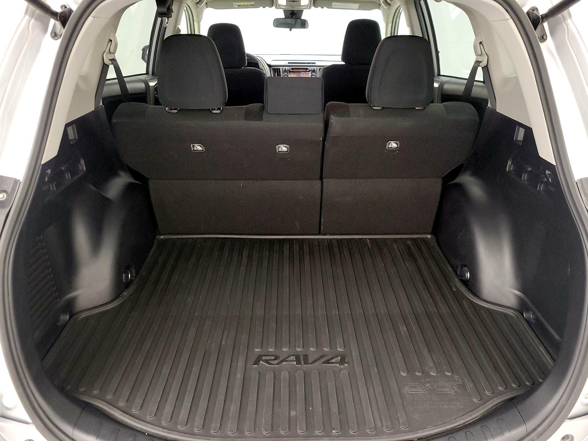 Thumbnail: 2018 Toyota RAV4 - 20