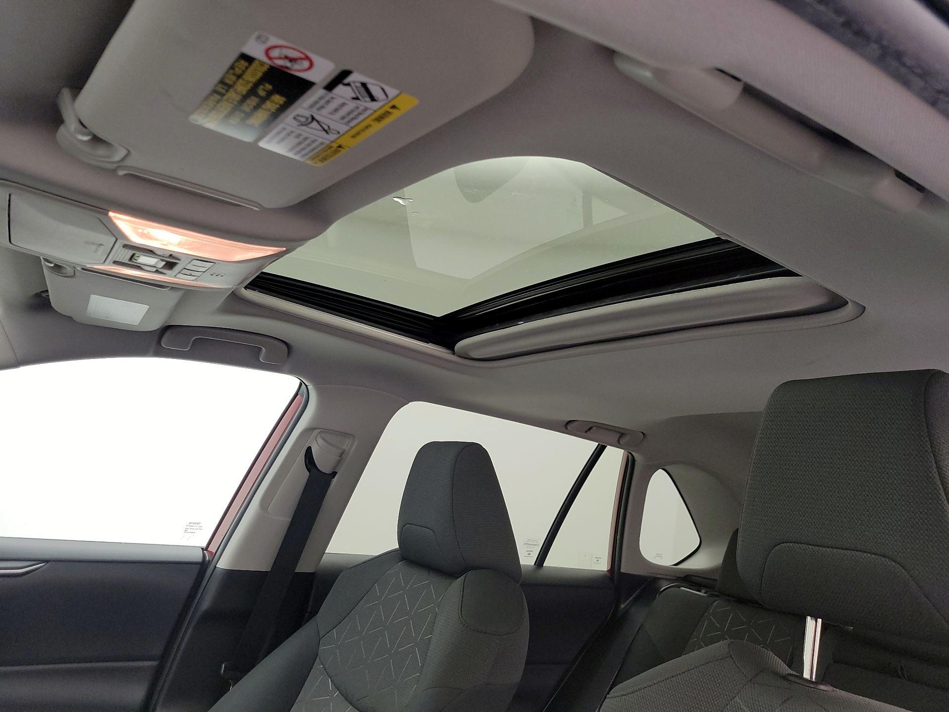 Thumbnail: 2021 Toyota RAV4 - 19