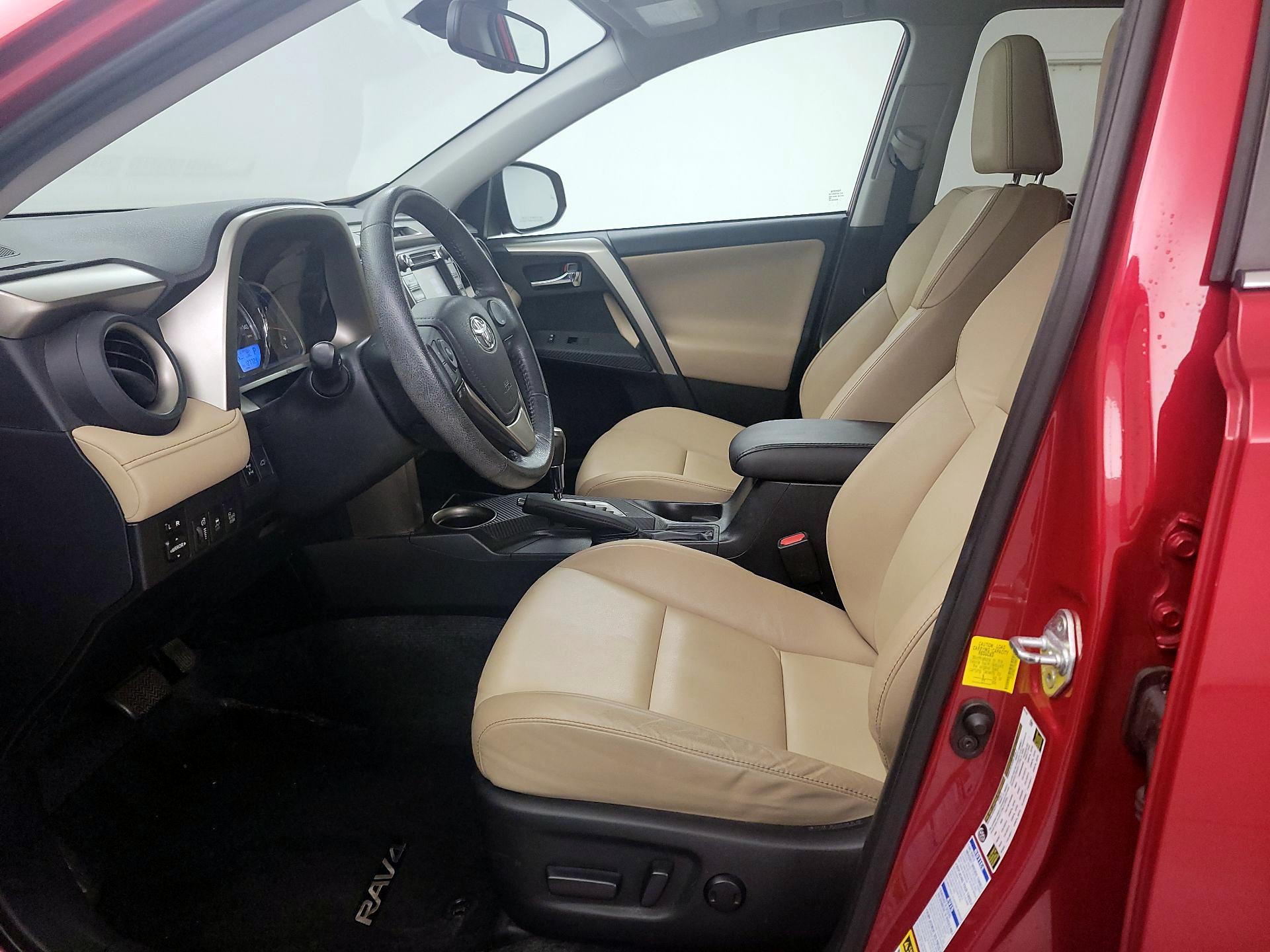 Thumbnail: 2015 Toyota RAV4 - 11