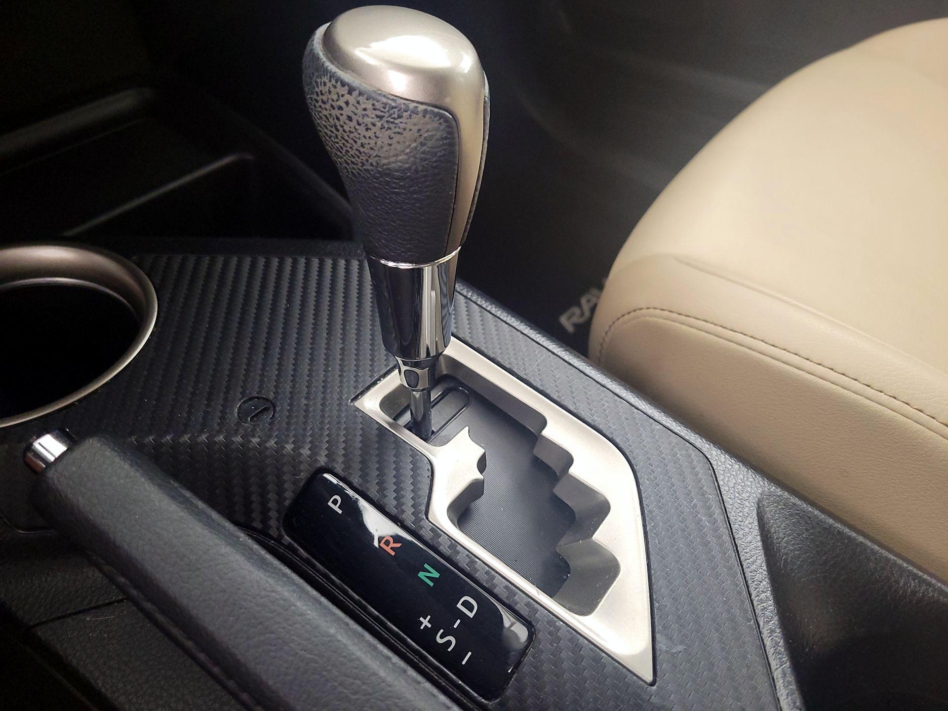 Thumbnail: 2015 Toyota RAV4 - 18