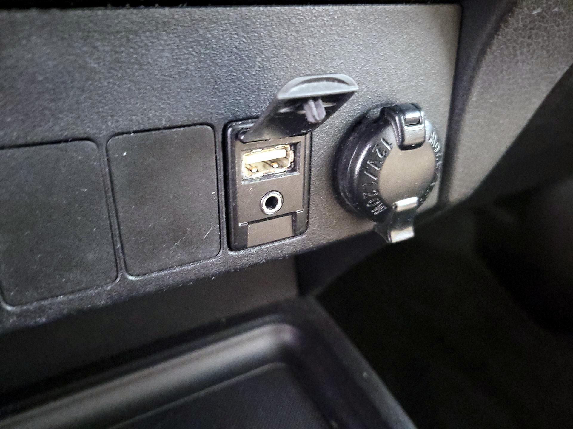 Thumbnail: 2015 Toyota RAV4 - 19