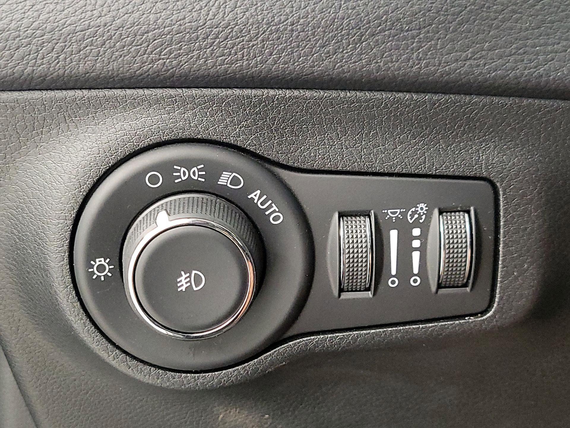 Thumbnail: 2018 Jeep Compass - 13