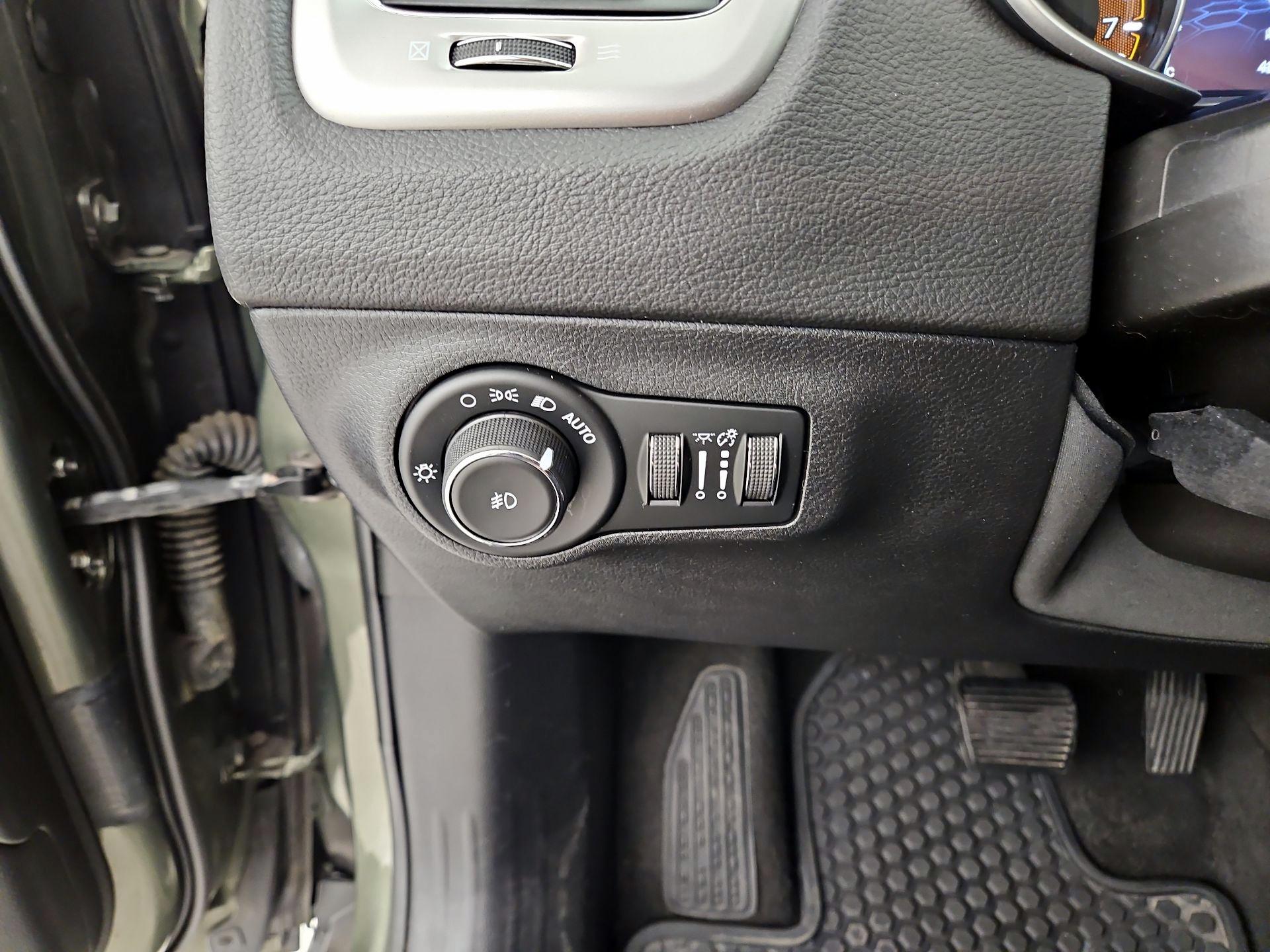 Thumbnail: 2018 Jeep Compass - 13