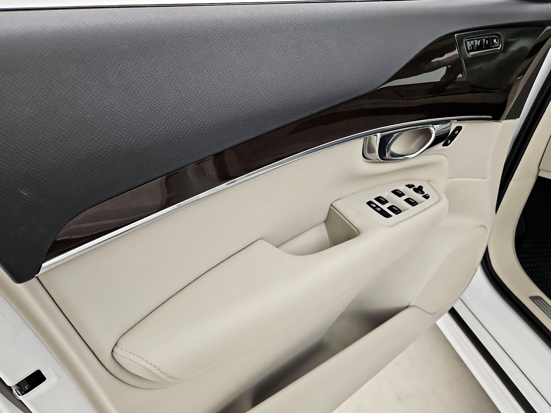 Thumbnail: 2019 Volvo XC90 - 12
