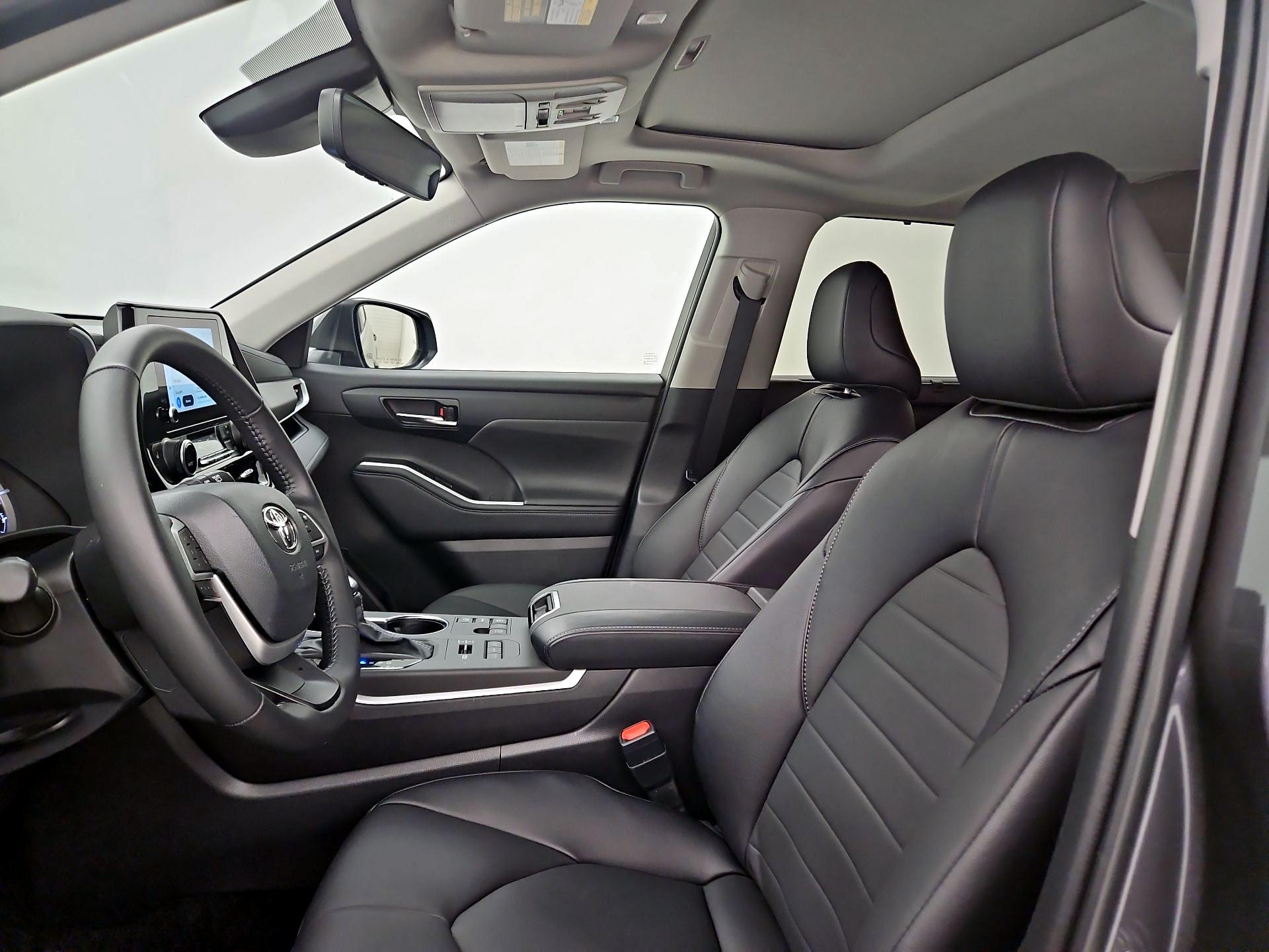 Thumbnail: 2024 Toyota Highlander - 11