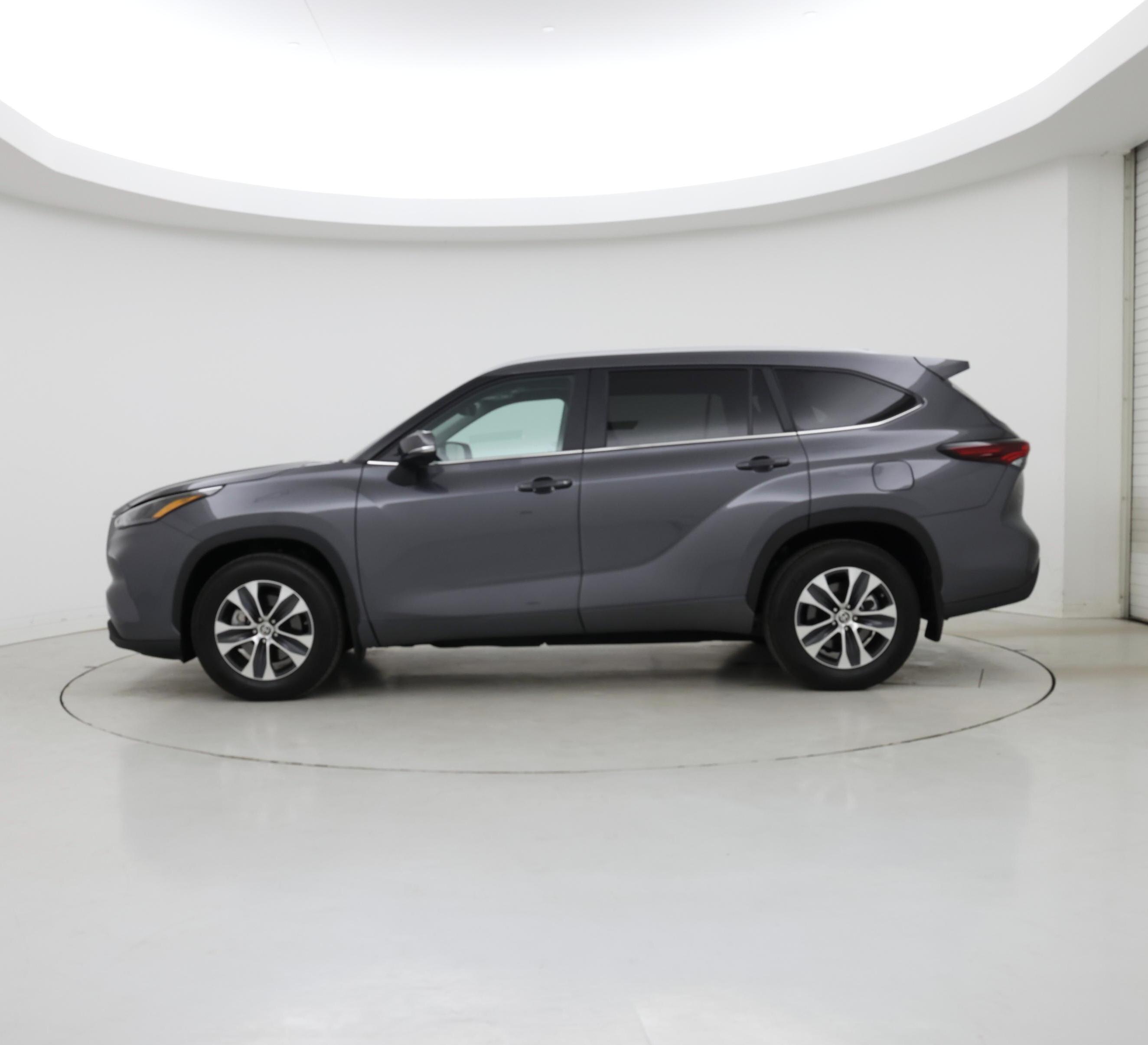 Thumbnail: 2024 Toyota Highlander - 3
