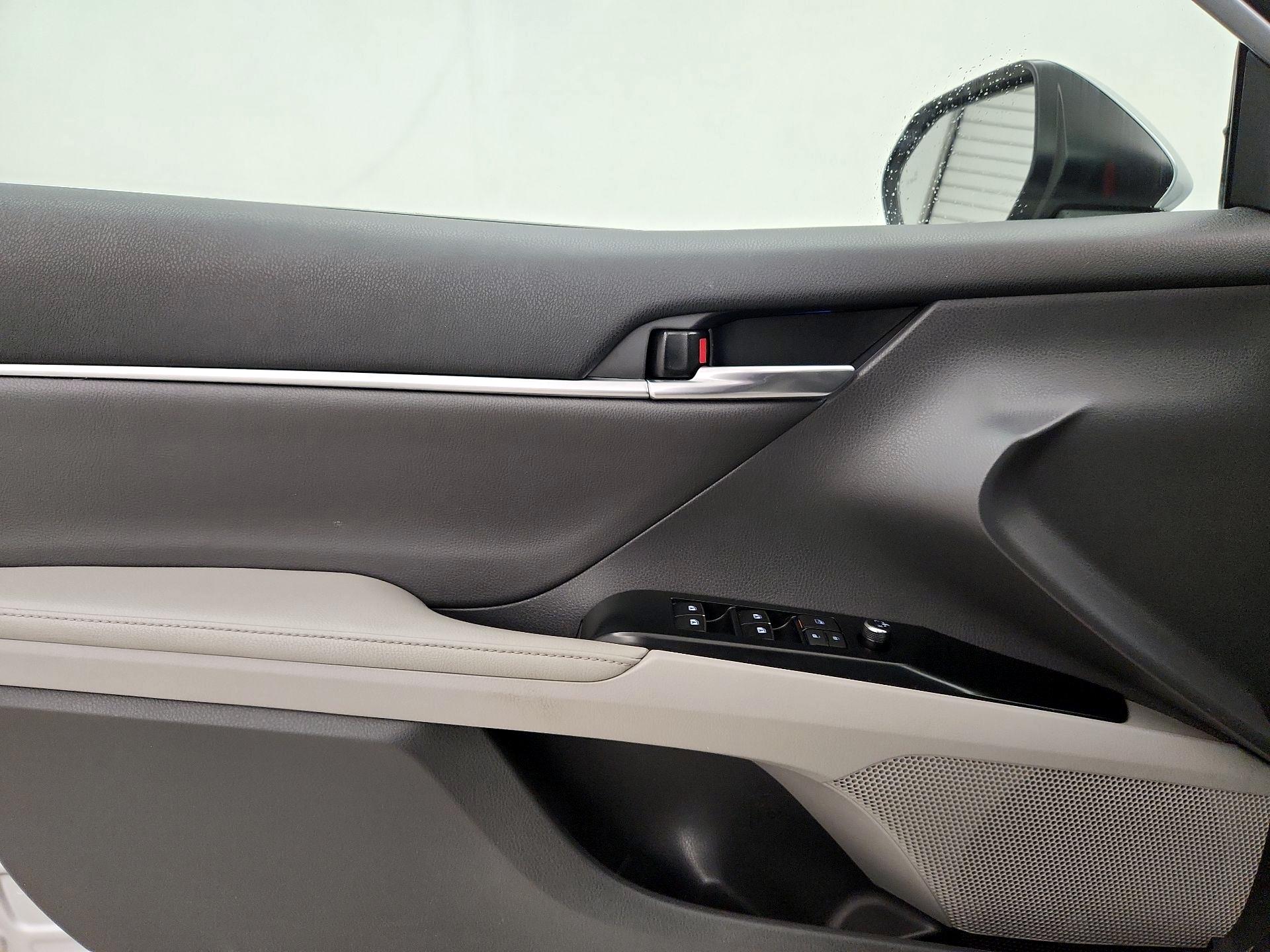 Thumbnail: 2020 Toyota Camry - 12