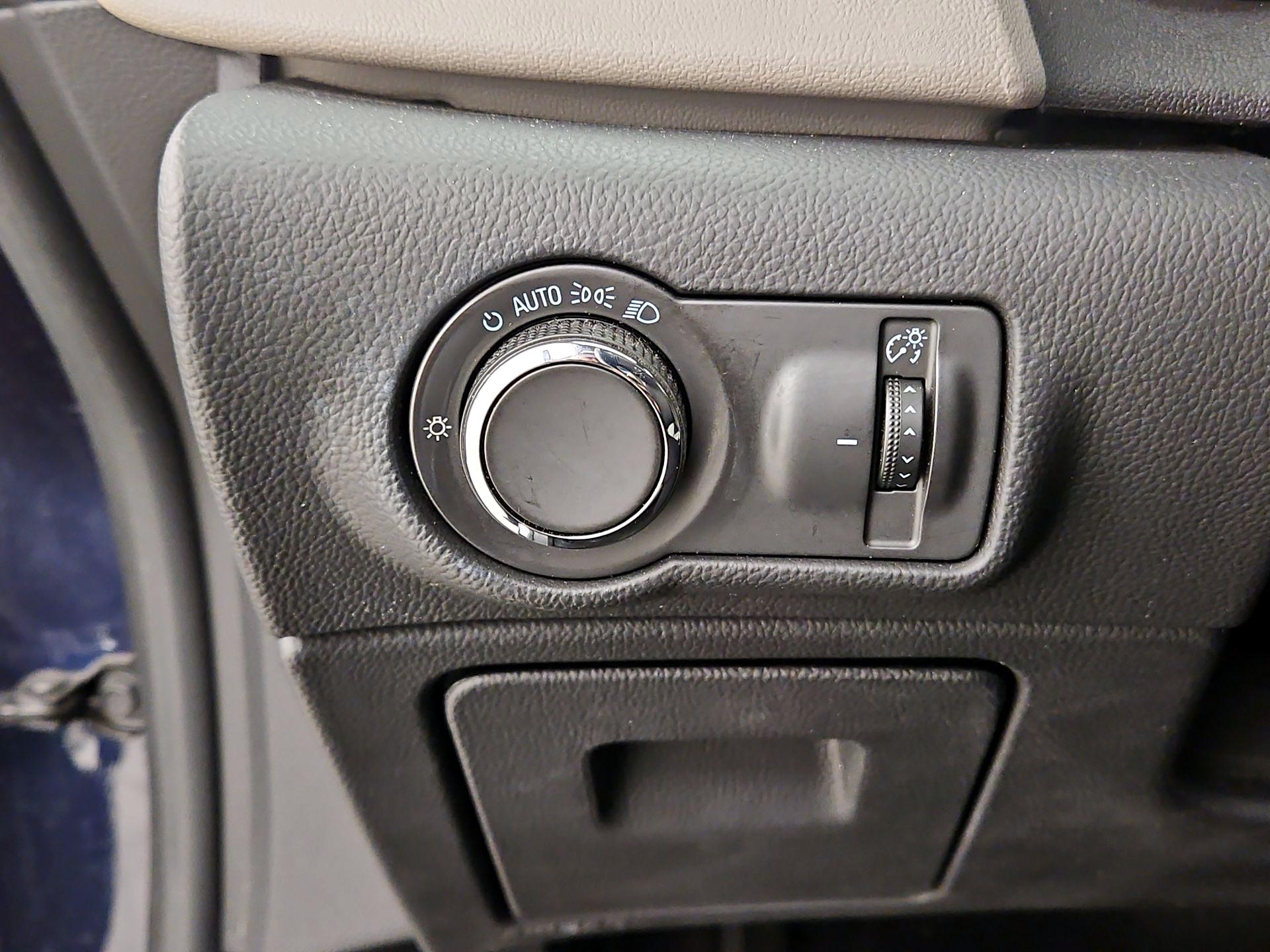 Thumbnail: 2016 Buick Verano - 13