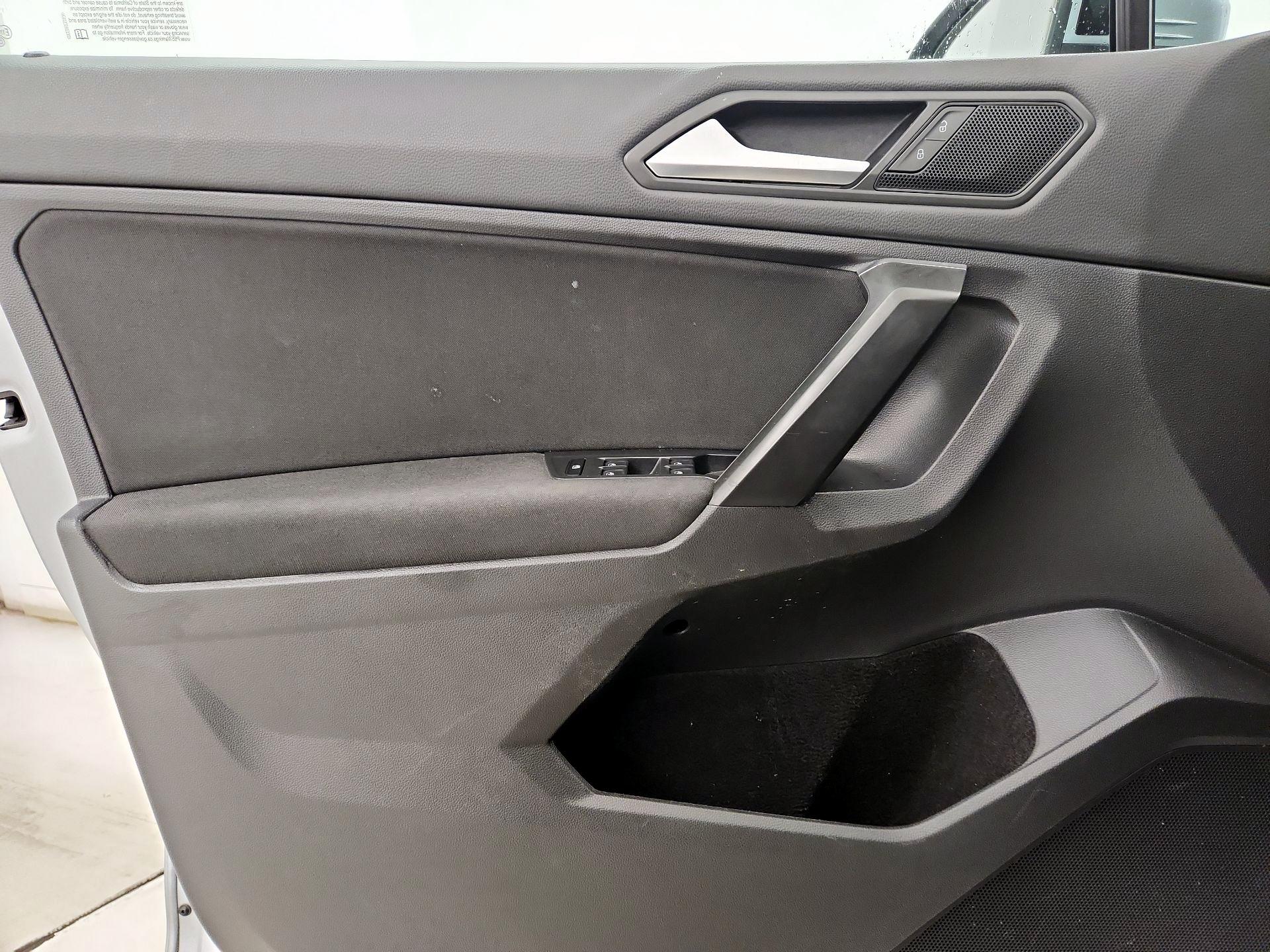 Thumbnail: 2021 Volkswagen Tiguan - 12