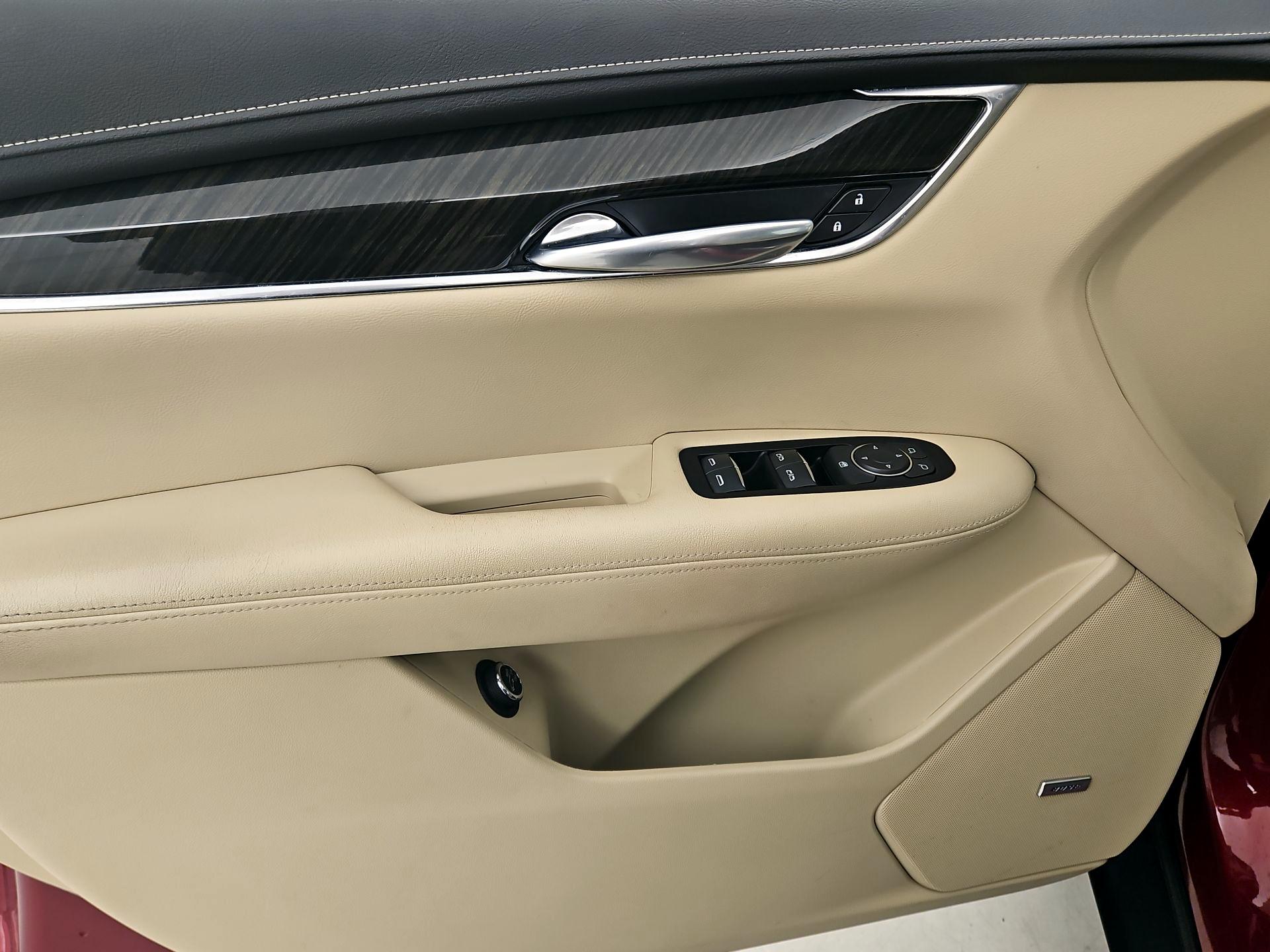Thumbnail: 2019 Cadillac XT5 - 12