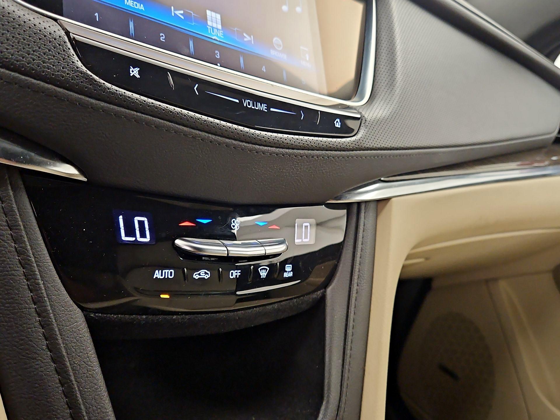 Thumbnail: 2019 Cadillac XT5 - 16