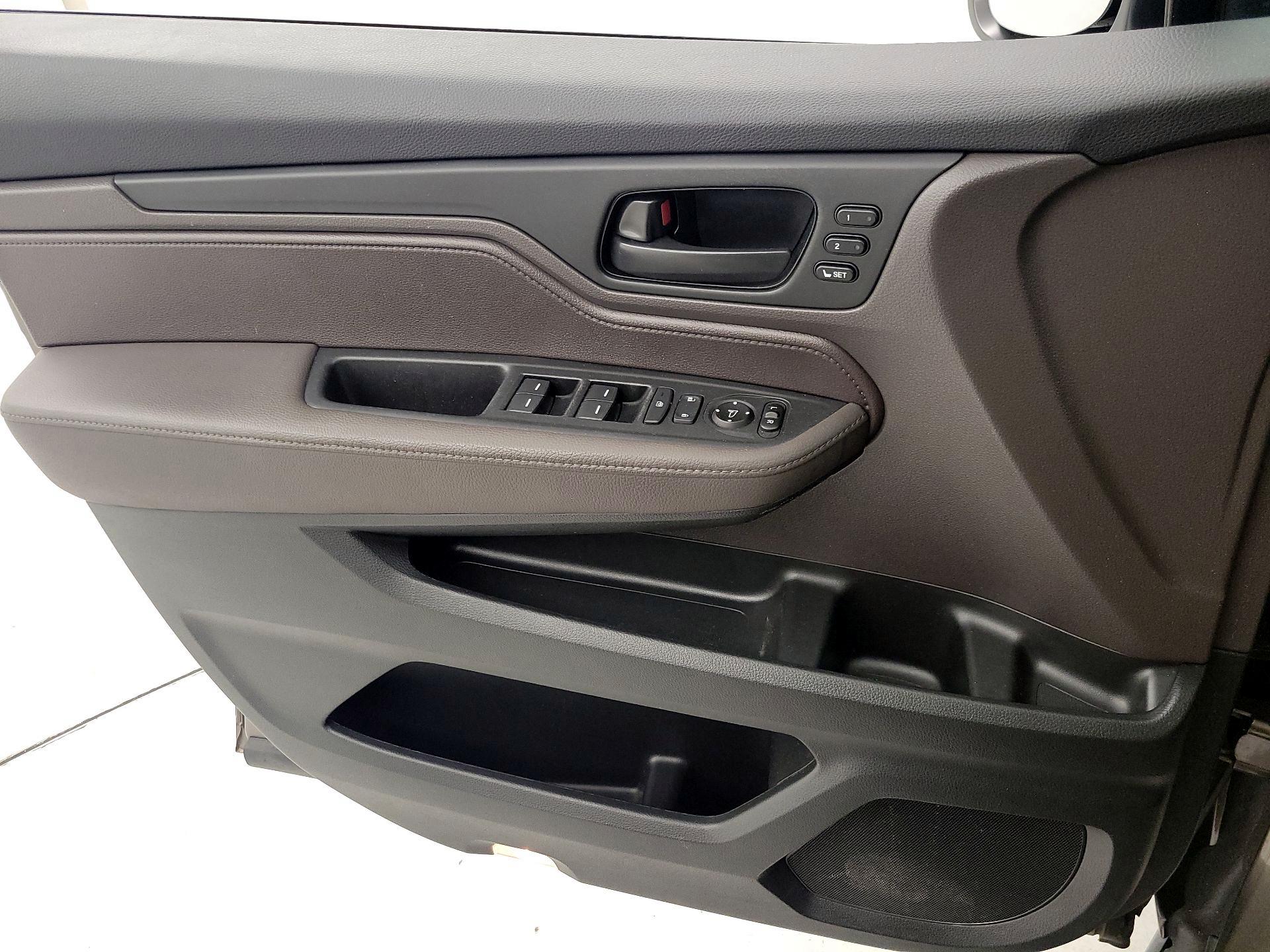 Thumbnail: 2019 Honda Odyssey - 12